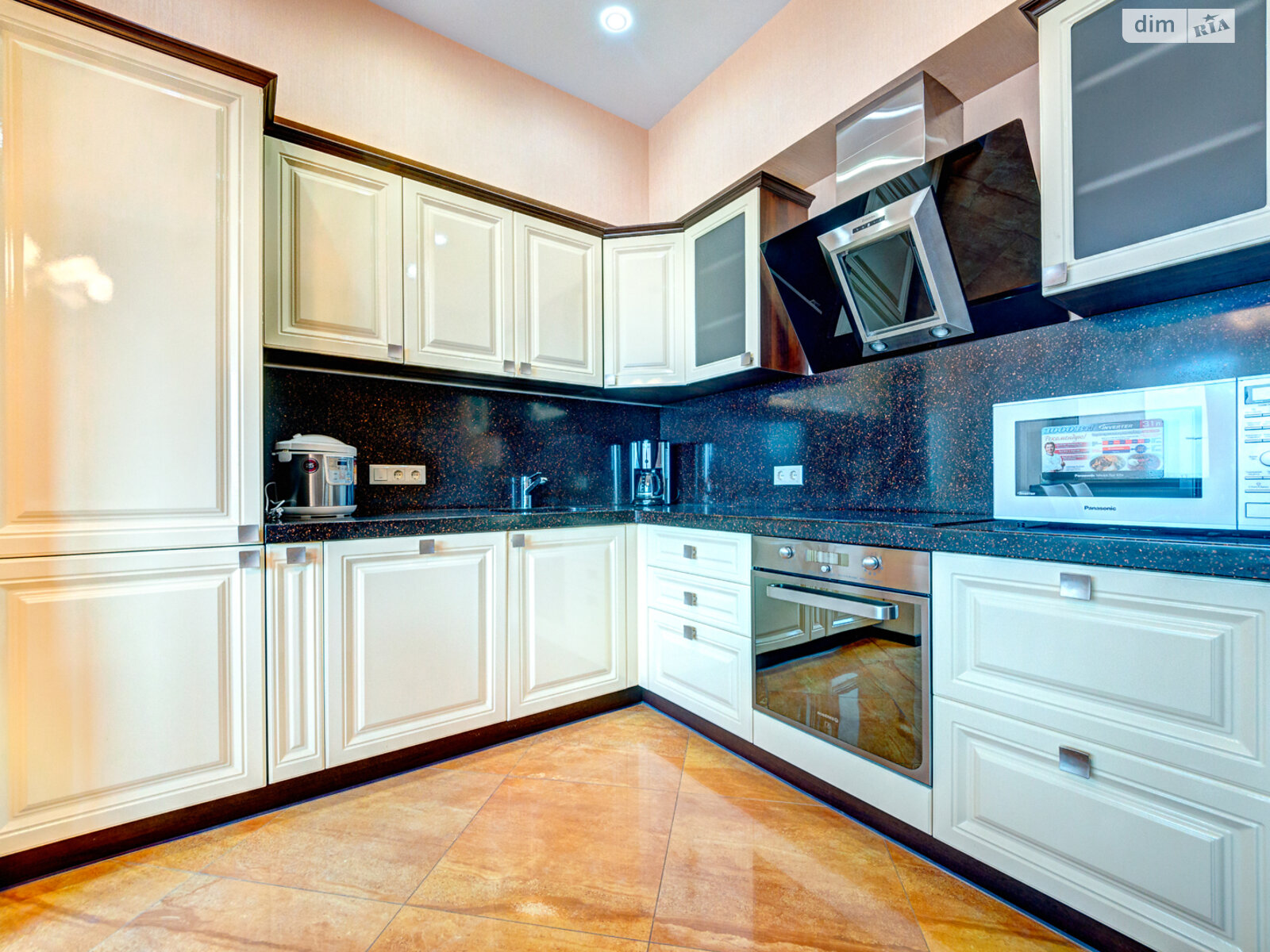 трехкомнатная квартира в Киеве, район Кудрявец, на ул. Сечевых Стрельцов 70А в аренду на долгий срок помесячно фото 1 трехкомнатная квартира в Киеве, район Кудрявец, на ул. Сечевых Стрельцов 70А в аренду на долгий срок помесячно фото 1