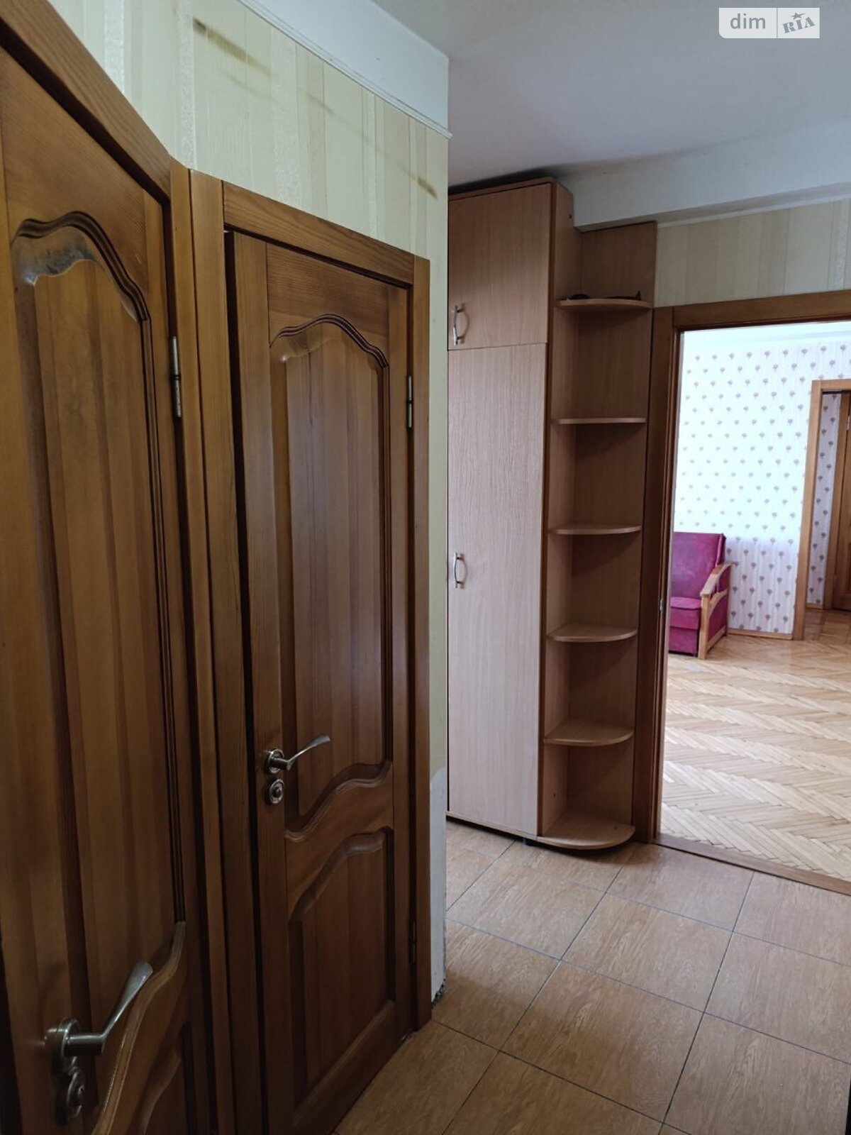 трехкомнатная квартира в Киеве, район Куреневка, на ул. Кириловская 117 в аренду на долгий срок помесячно фото 1 трехкомнатная квартира в Киеве, район Куреневка, на ул. Кириловская 117 в аренду на долгий срок помесячно фото 1
