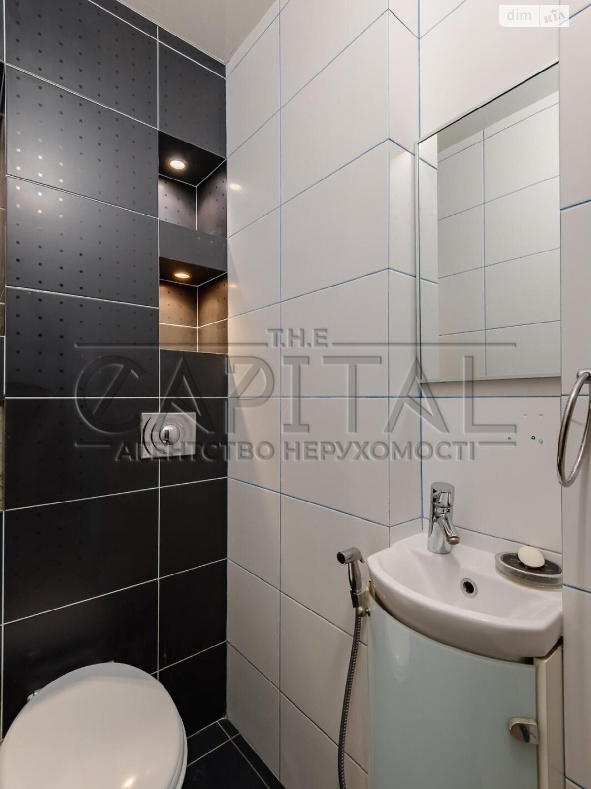 четырехкомнатная квартира в Киеве, район Печерский, на бул. Леси Украинки 21А в аренду на долгий срок помесячно фото 1