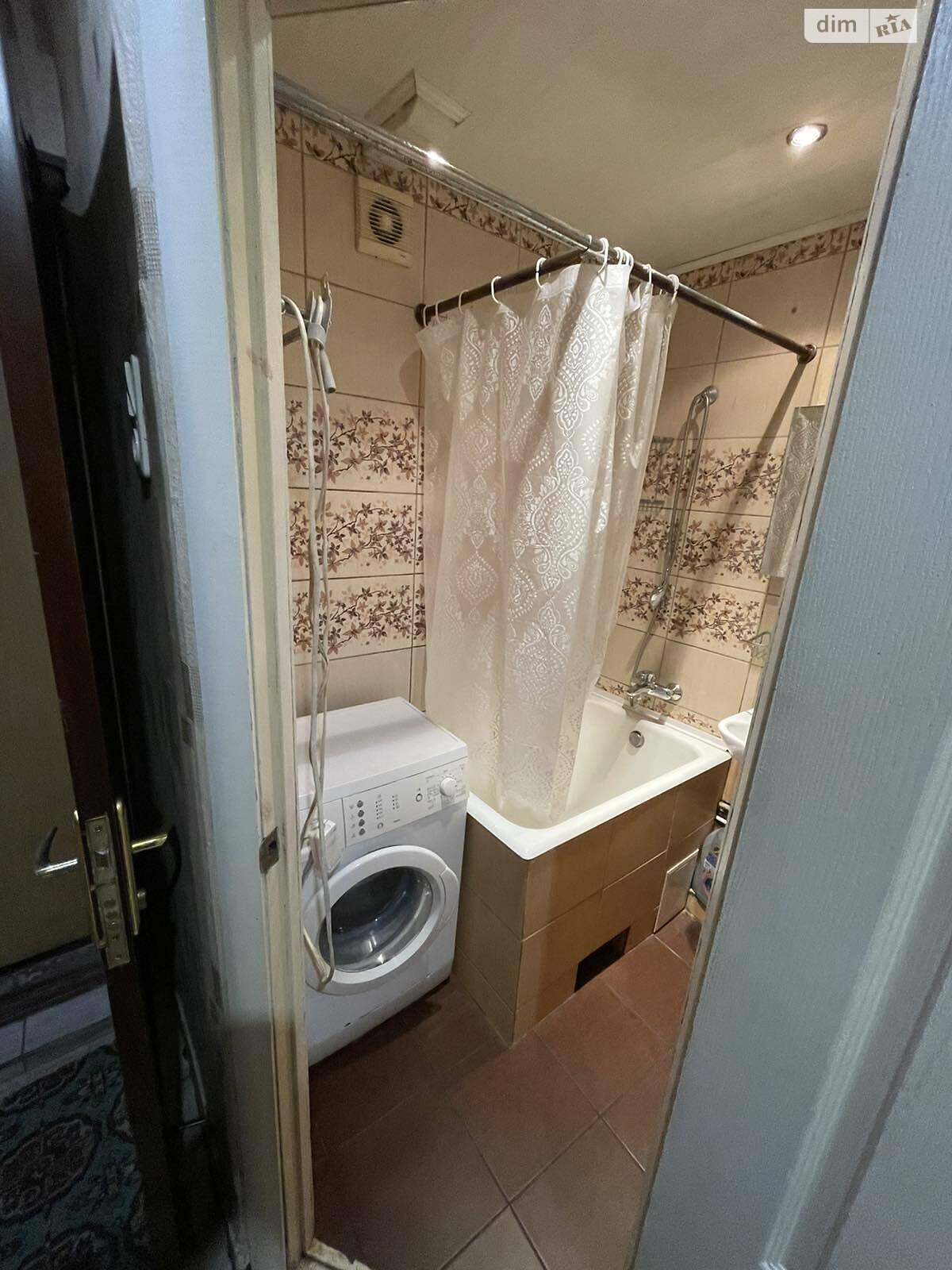 трехкомнатная квартира в Киеве, район Лесной Массив, на ул. Братиславская 14 в аренду на долгий срок помесячно фото 1