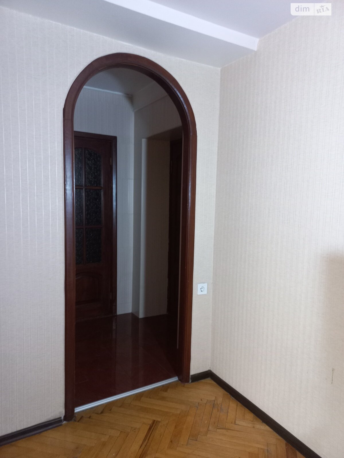 трехкомнатная квартира с ремонтом в Киеве, район Лесной Массив, на ул. Братиславская 34 в аренду на долгий срок помесячно фото 1