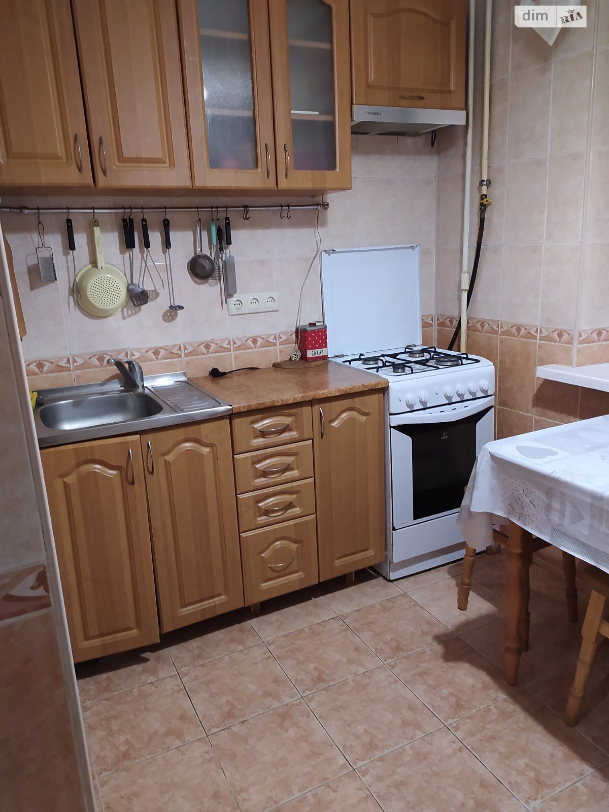 однокімнатна квартира в Києві, район Лісовий Масив, на вул. Космонавта Поповича 14 в довготривалу оренду помісячно фото 1 однокімнатна квартира в Києві, район Лісовий Масив, на вул. Космонавта Поповича 14 в довготривалу оренду помісячно фото 1