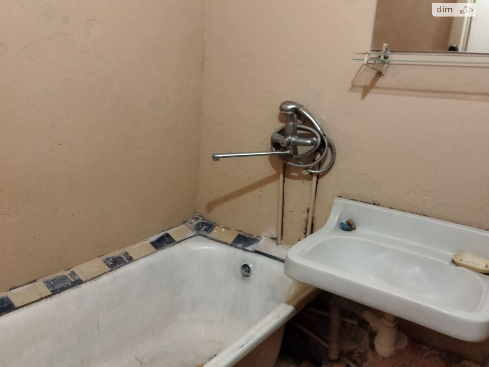 трехкомнатная квартира в Киеве, район Лесной Массив, на ул. Космонавта Поповича 2 в аренду на долгий срок помесячно фото 1 трехкомнатная квартира в Киеве, район Лесной Массив, на ул. Космонавта Поповича 2 в аренду на долгий срок помесячно фото 1