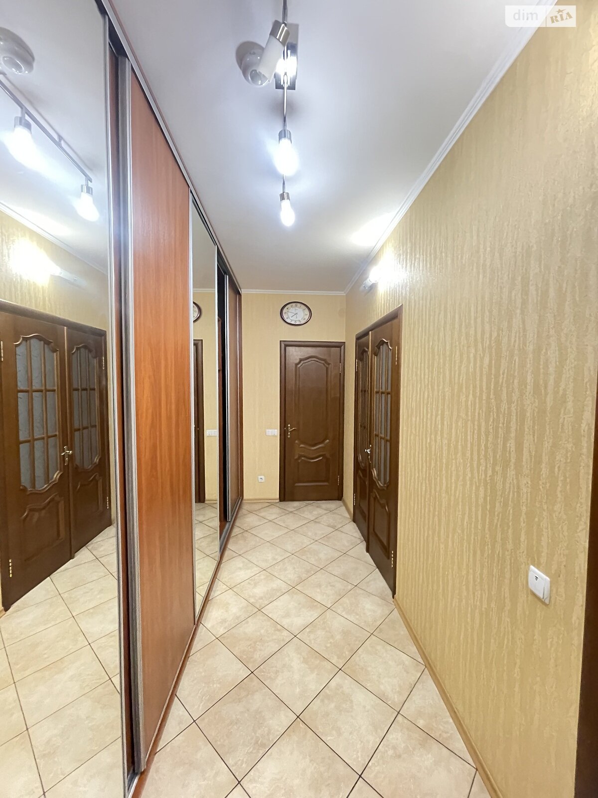 однокімнатна квартира в Києві, район Лісовий Масив, на вул. Кубанської України 31А в довготривалу оренду помісячно фото 1 однокімнатна квартира в Києві, район Лісовий Масив, на вул. Кубанської України 31А в довготривалу оренду помісячно фото 1