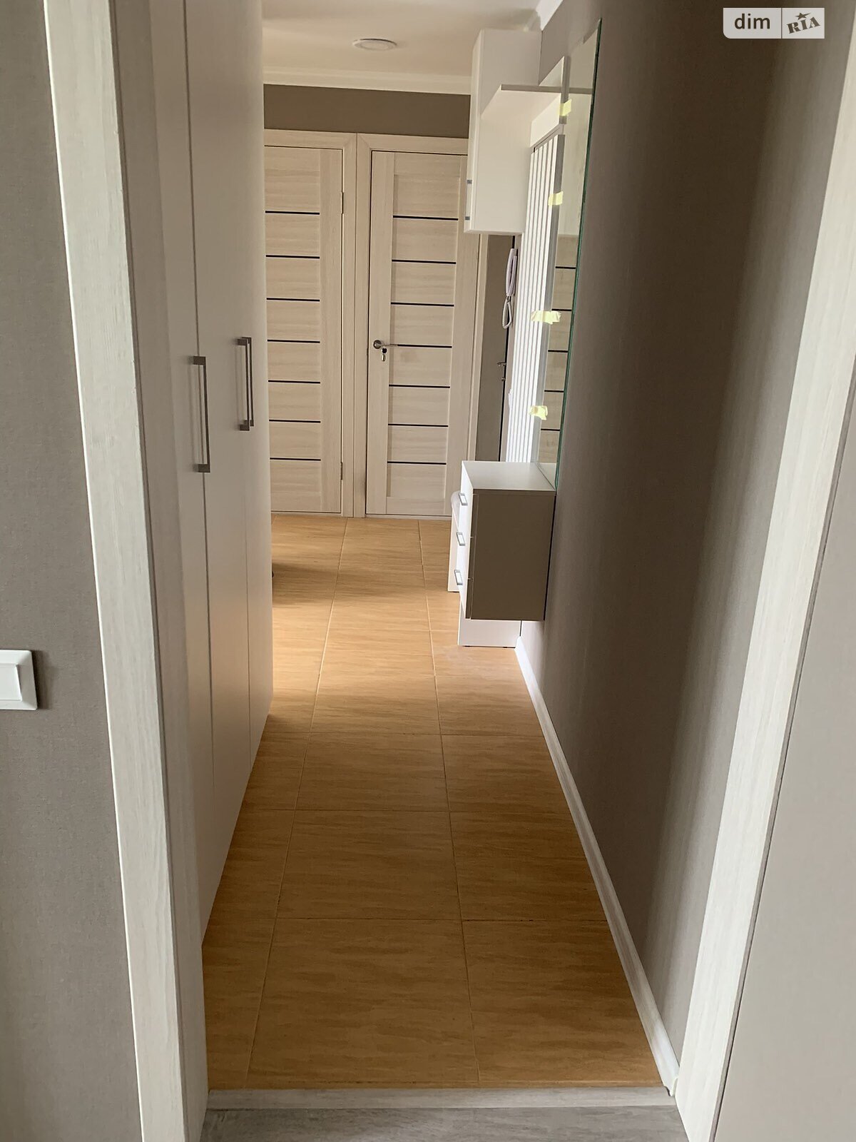 трехкомнатная квартира в Киеве, район Лесной Массив, на ул. Кубанской Украины 53 в аренду на долгий срок помесячно фото 1