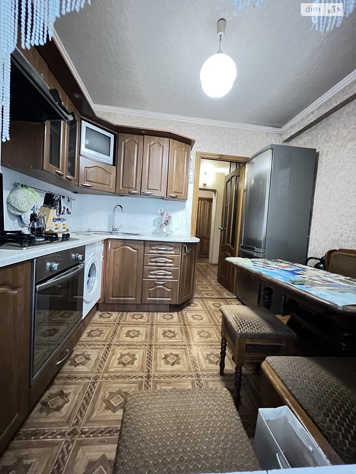 трехкомнатная квартира в Киеве, район Лесной Массив, на ул. Милютенко 28 в аренду на долгий срок помесячно фото 1 трехкомнатная квартира в Киеве, район Лесной Массив, на ул. Милютенко 28 в аренду на долгий срок помесячно фото 1