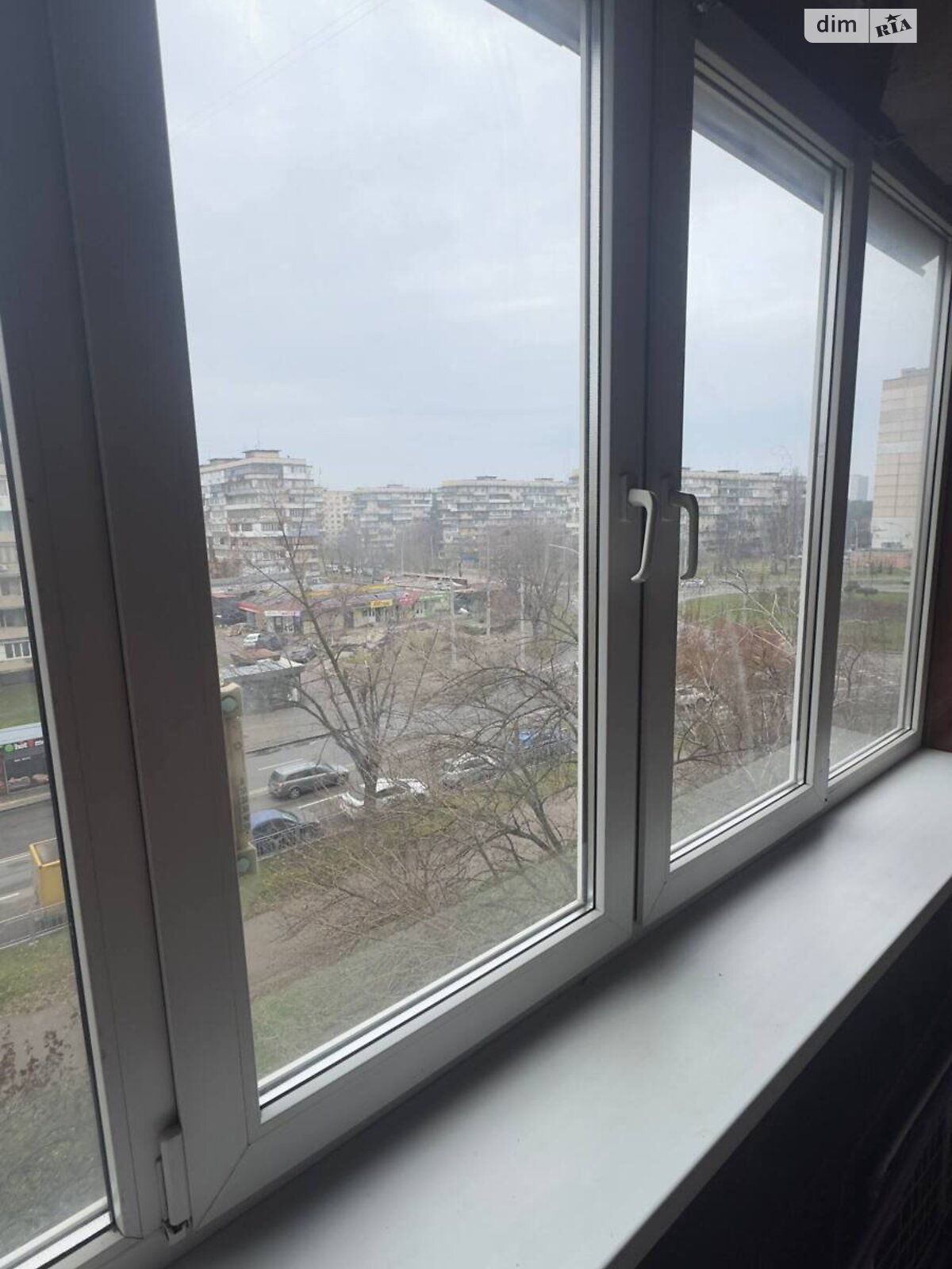 трикімнатна квартира в Києві, район Лісовий Масив, на вул. Мілютенка 40/16 в довготривалу оренду помісячно фото 1