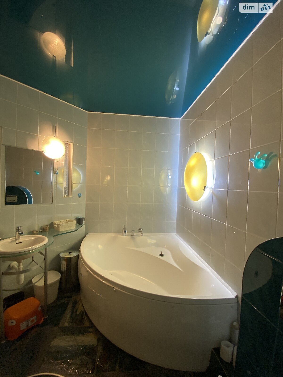 трехкомнатная квартира в Киеве, район Левобережный Масив, на ул. Никольско-Слободская 4В в аренду на долгий срок помесячно фото 1 трехкомнатная квартира в Киеве, район Левобережный Масив, на ул. Никольско-Слободская 4В в аренду на долгий срок помесячно фото 1