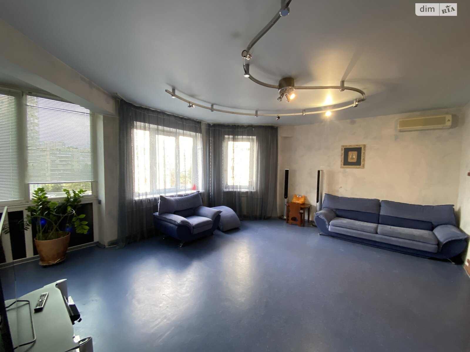 трехкомнатная квартира в Киеве, район Левобережный Масив, на ул. Никольско-Слободская 4В в аренду на долгий срок помесячно фото 1 трехкомнатная квартира в Киеве, район Левобережный Масив, на ул. Никольско-Слободская 4В в аренду на долгий срок помесячно фото 1