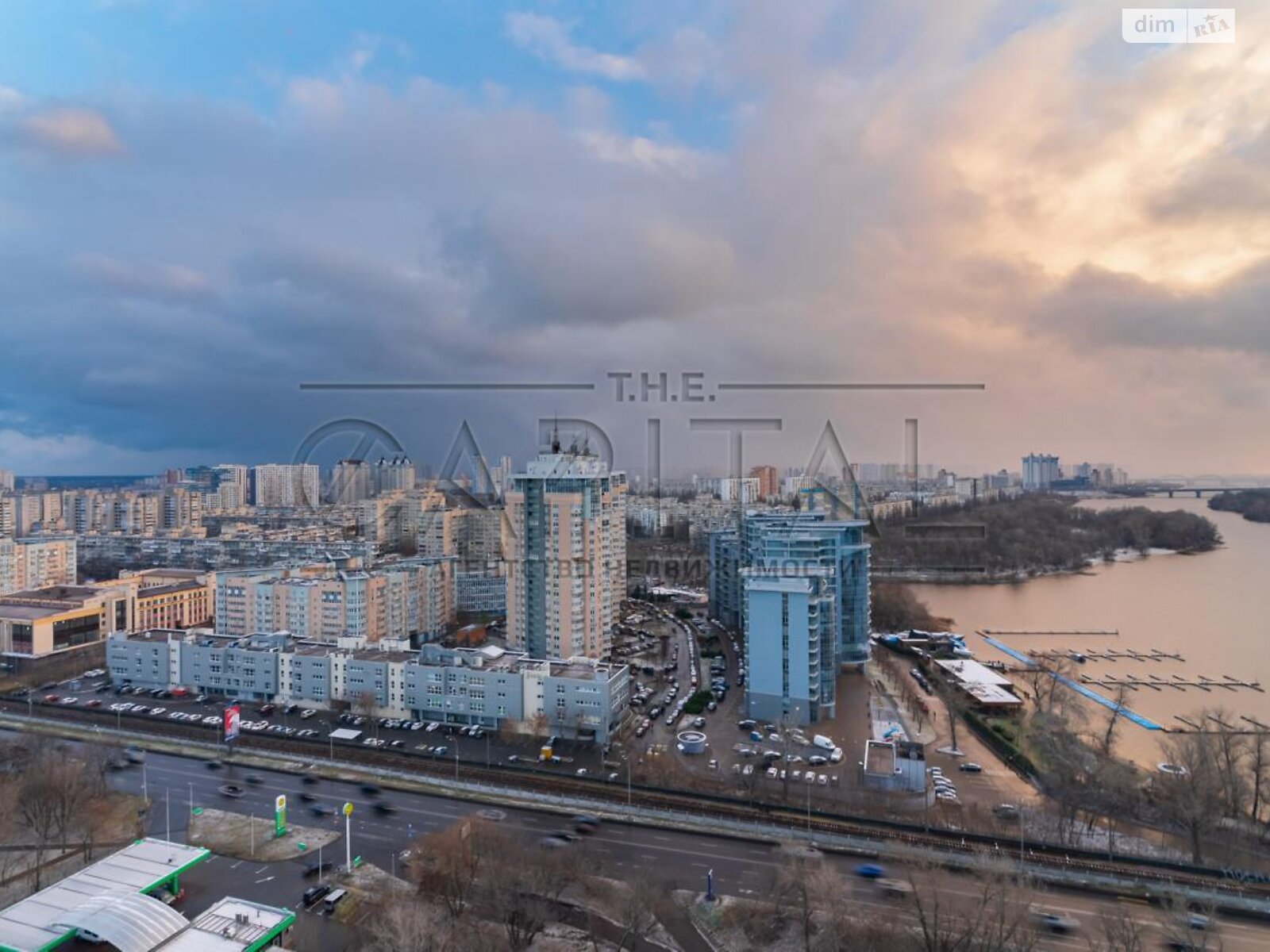 трехкомнатная квартира в Киеве, район Левобережный Масив, на ул. Никольско-Слободская 3А в аренду на долгий срок помесячно фото 1