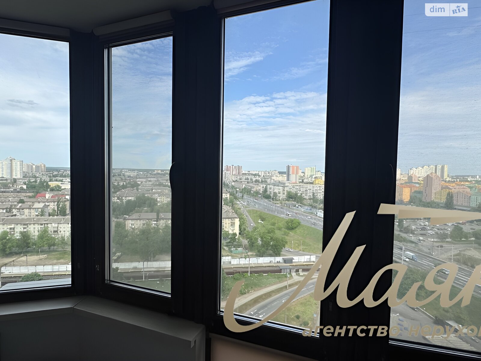 трехкомнатная квартира в Киеве, район Левобережный Масив, на просп. Соборности 30 в аренду на долгий срок помесячно фото 1 трехкомнатная квартира в Киеве, район Левобережный Масив, на просп. Соборности 30 в аренду на долгий срок помесячно фото 1