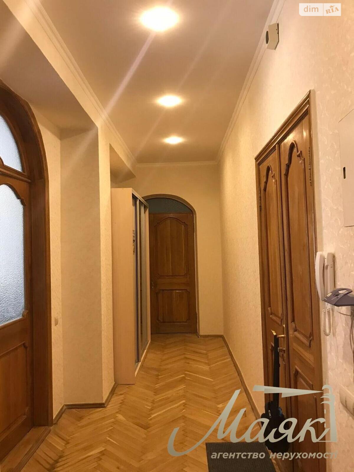 чотирикімнатна квартира в Києві, район Липки, на вул. Академіка Богомольця 9/14 в довготривалу оренду помісячно фото 1 чотирикімнатна квартира в Києві, район Липки, на вул. Академіка Богомольця 9/14 в довготривалу оренду помісячно фото 1