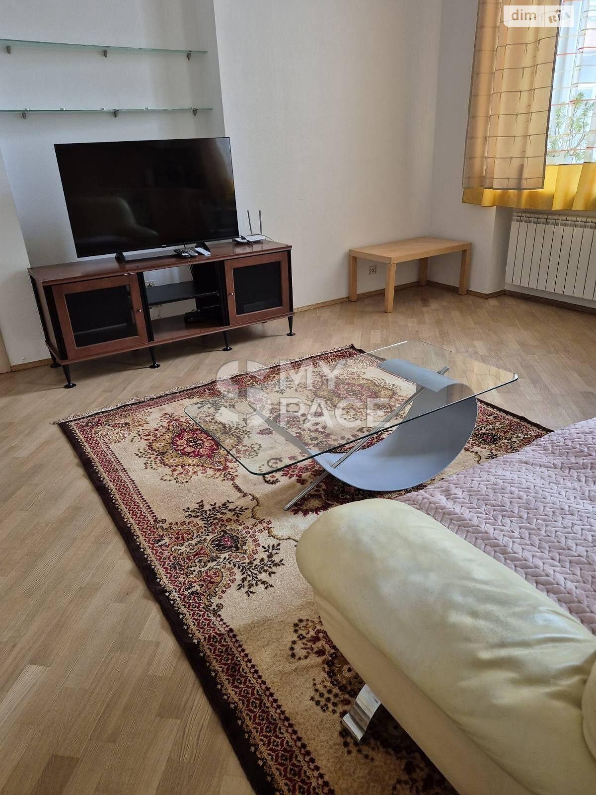 трехкомнатная квартира в Киеве, район Липки, на ул. Архитектора Городецкого 10 в аренду на долгий срок помесячно фото 1 трехкомнатная квартира в Киеве, район Липки, на ул. Архитектора Городецкого 10 в аренду на долгий срок помесячно фото 1