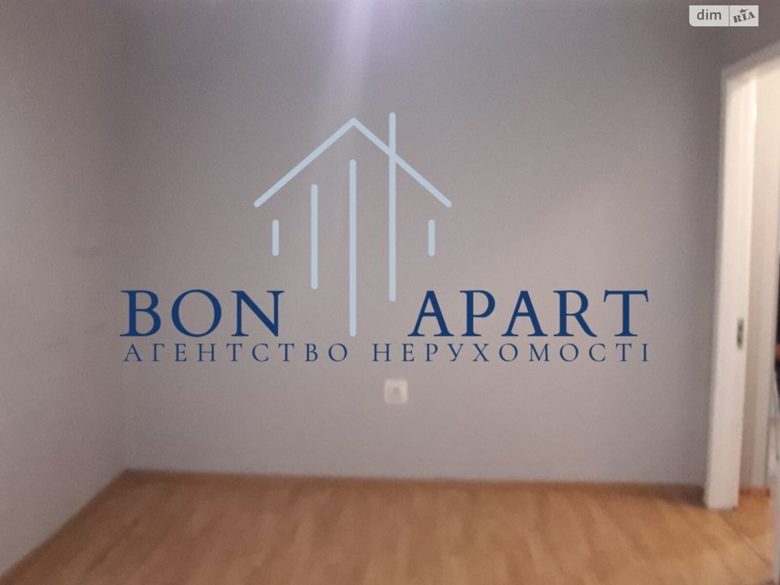 трехкомнатная квартира в Киеве, район Липки, на ул. Бассейная 23/52 в аренду на долгий срок помесячно фото 1 трехкомнатная квартира в Киеве, район Липки, на ул. Бассейная 23/52 в аренду на долгий срок помесячно фото 1