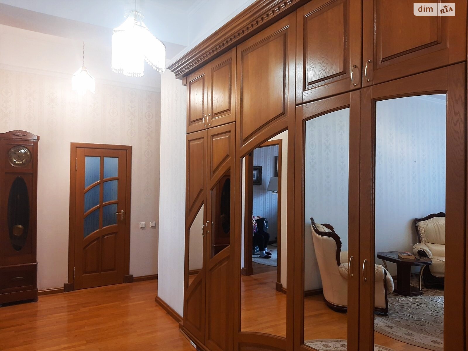 трикімнатна квартира в Києві, район Липки, на вул. Інститутська 27/6 в довготривалу оренду помісячно фото 1 трикімнатна квартира в Києві, район Липки, на вул. Інститутська 27/6 в довготривалу оренду помісячно фото 1