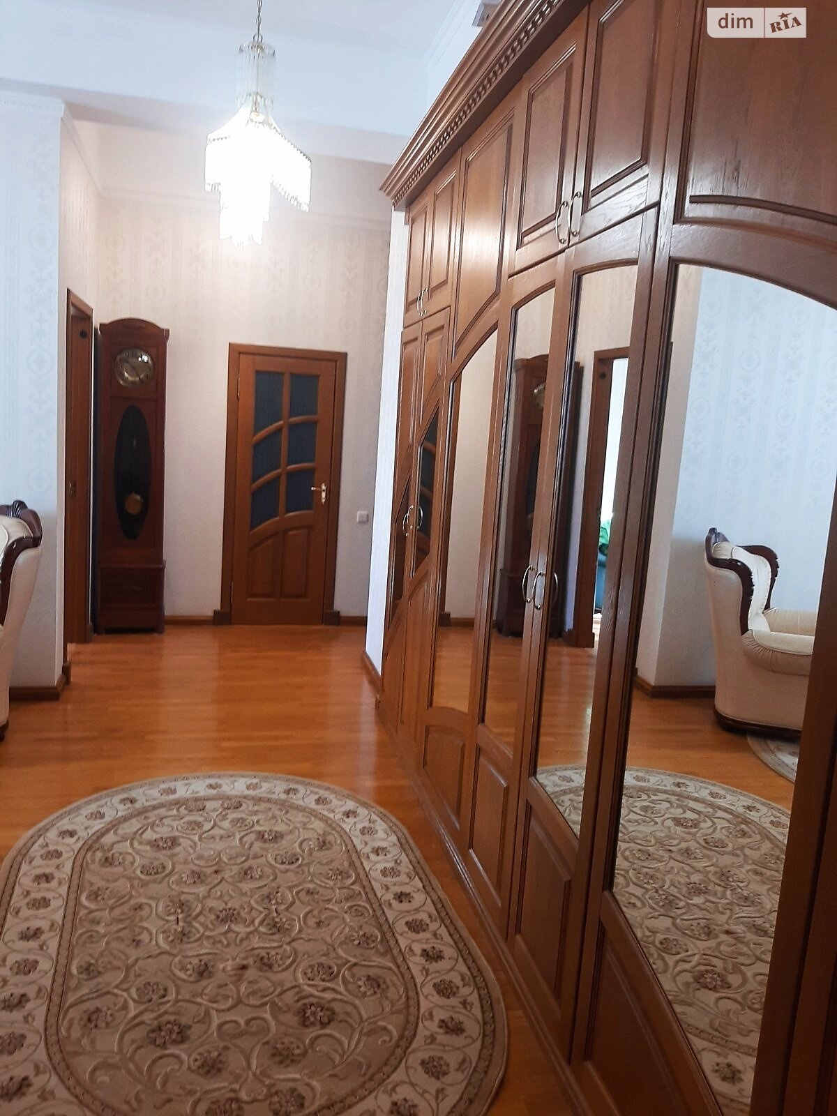 трикімнатна квартира в Києві, район Липки, на вул. Інститутська 27/6 в довготривалу оренду помісячно фото 1 трикімнатна квартира в Києві, район Липки, на вул. Інститутська 27/6 в довготривалу оренду помісячно фото 1