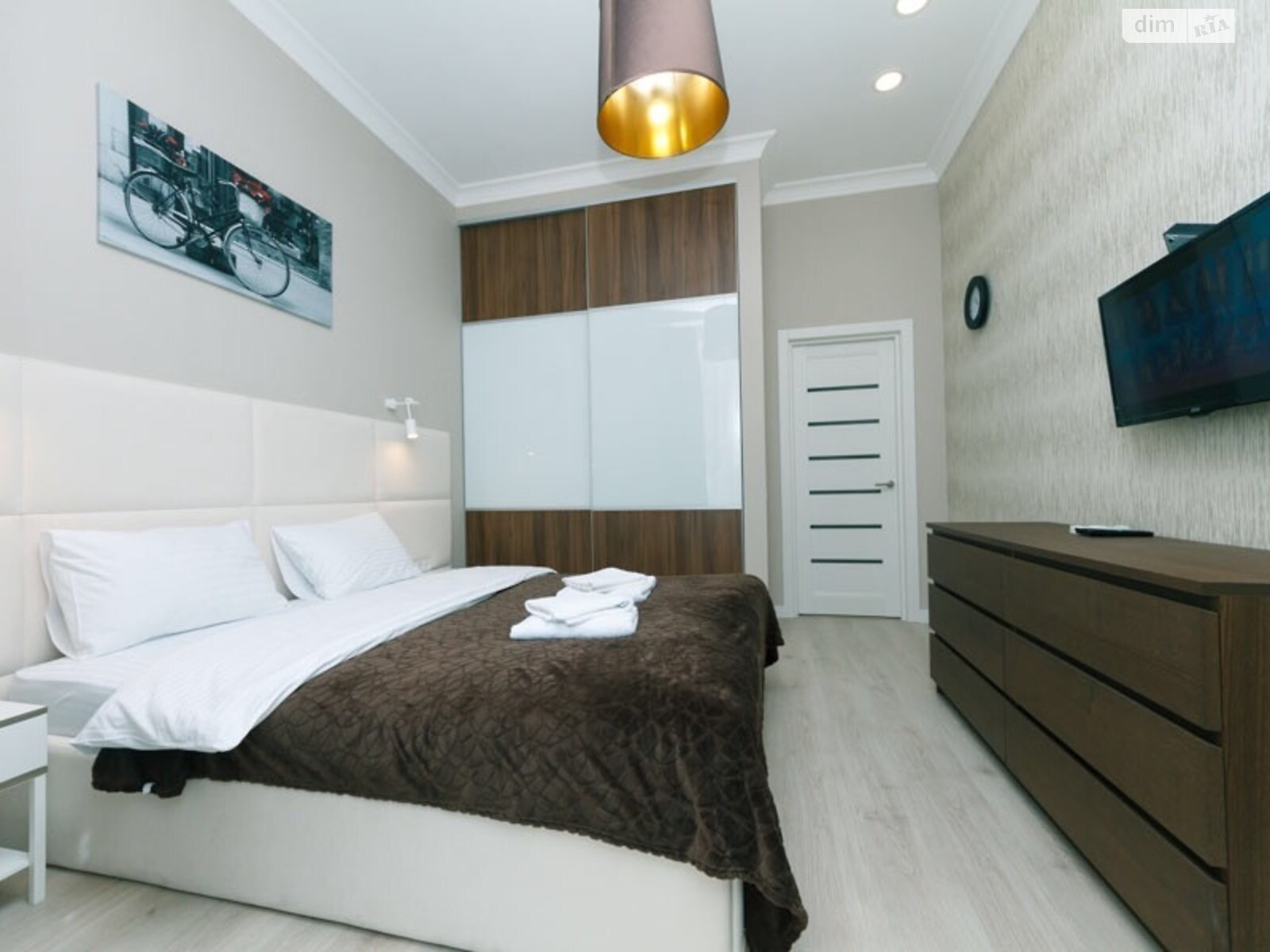 трехкомнатная квартира в Киеве, район Липки, на ул. Крещатик 21 в аренду на долгий срок помесячно фото 1 трехкомнатная квартира в Киеве, район Липки, на ул. Крещатик 21 в аренду на долгий срок помесячно фото 1