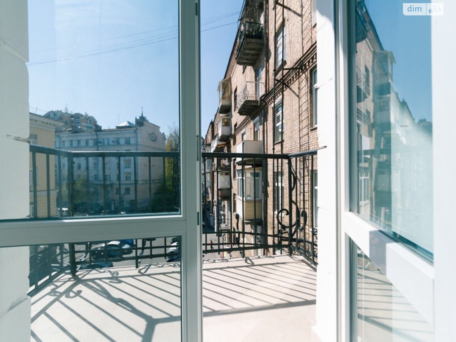 трехкомнатная квартира в Киеве, район Липки, на ул. Крещатик 21 в аренду на долгий срок помесячно фото 1 трехкомнатная квартира в Киеве, район Липки, на ул. Крещатик 21 в аренду на долгий срок помесячно фото 1