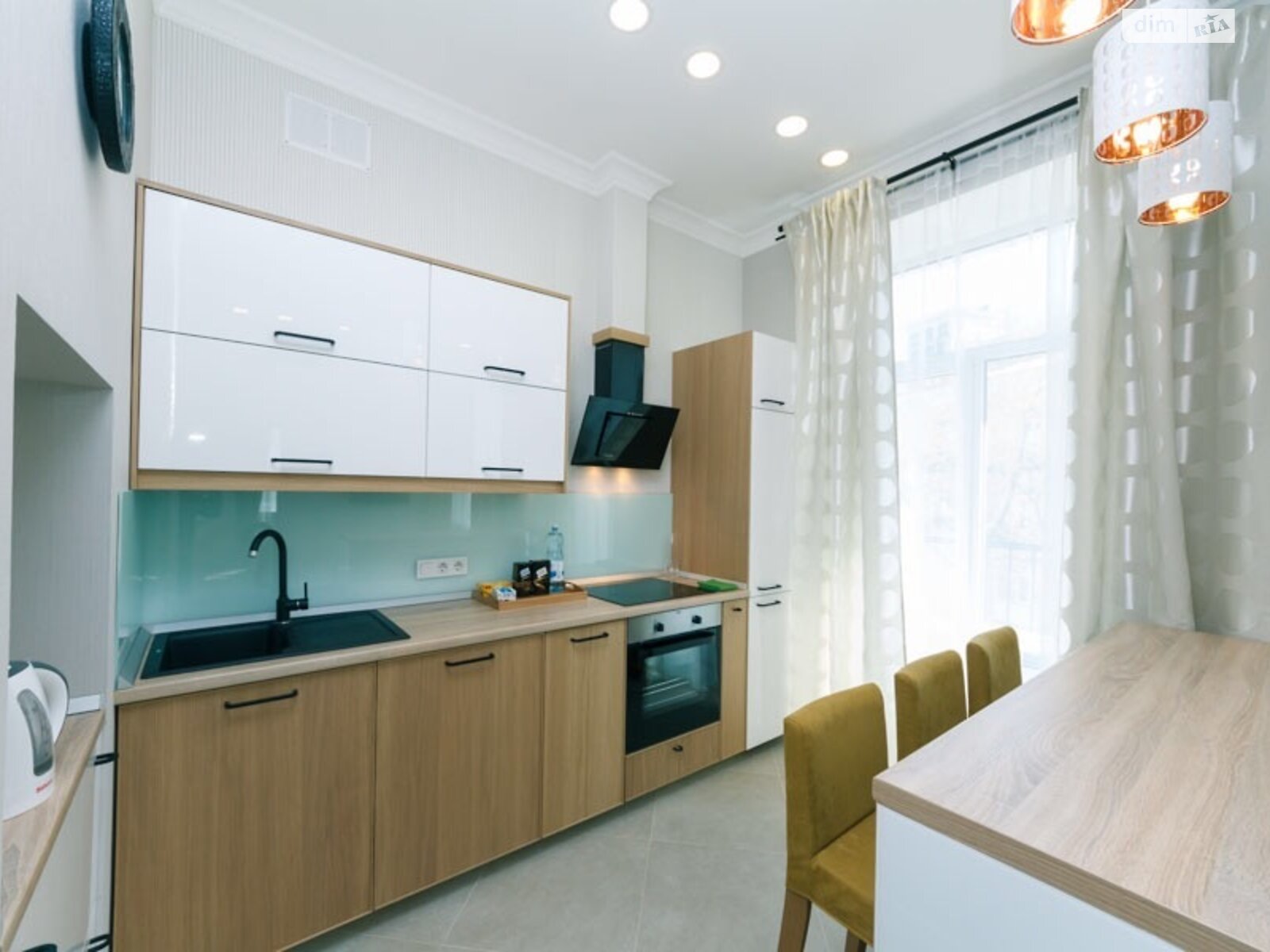 трехкомнатная квартира в Киеве, район Липки, на ул. Крещатик 21 в аренду на долгий срок помесячно фото 1 трехкомнатная квартира в Киеве, район Липки, на ул. Крещатик 21 в аренду на долгий срок помесячно фото 1