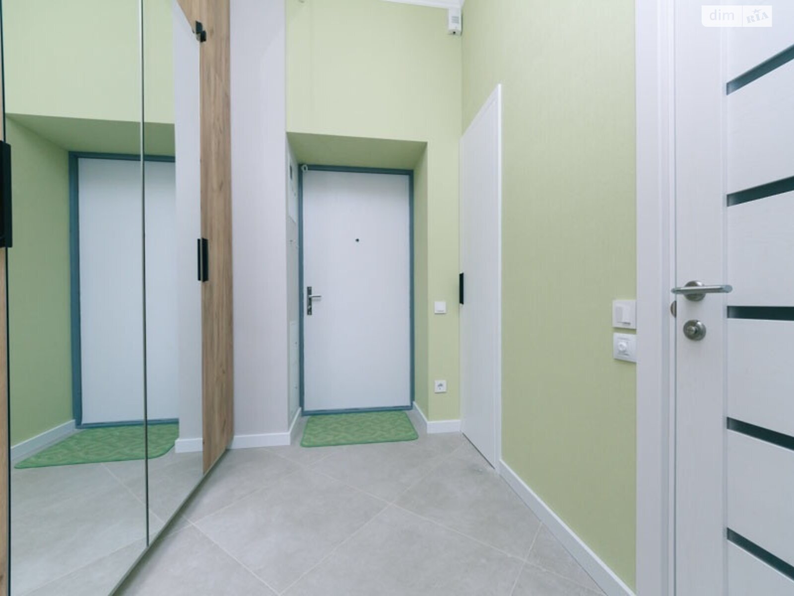 трехкомнатная квартира в Киеве, район Липки, на ул. Крещатик 21 в аренду на долгий срок помесячно фото 1 трехкомнатная квартира в Киеве, район Липки, на ул. Крещатик 21 в аренду на долгий срок помесячно фото 1