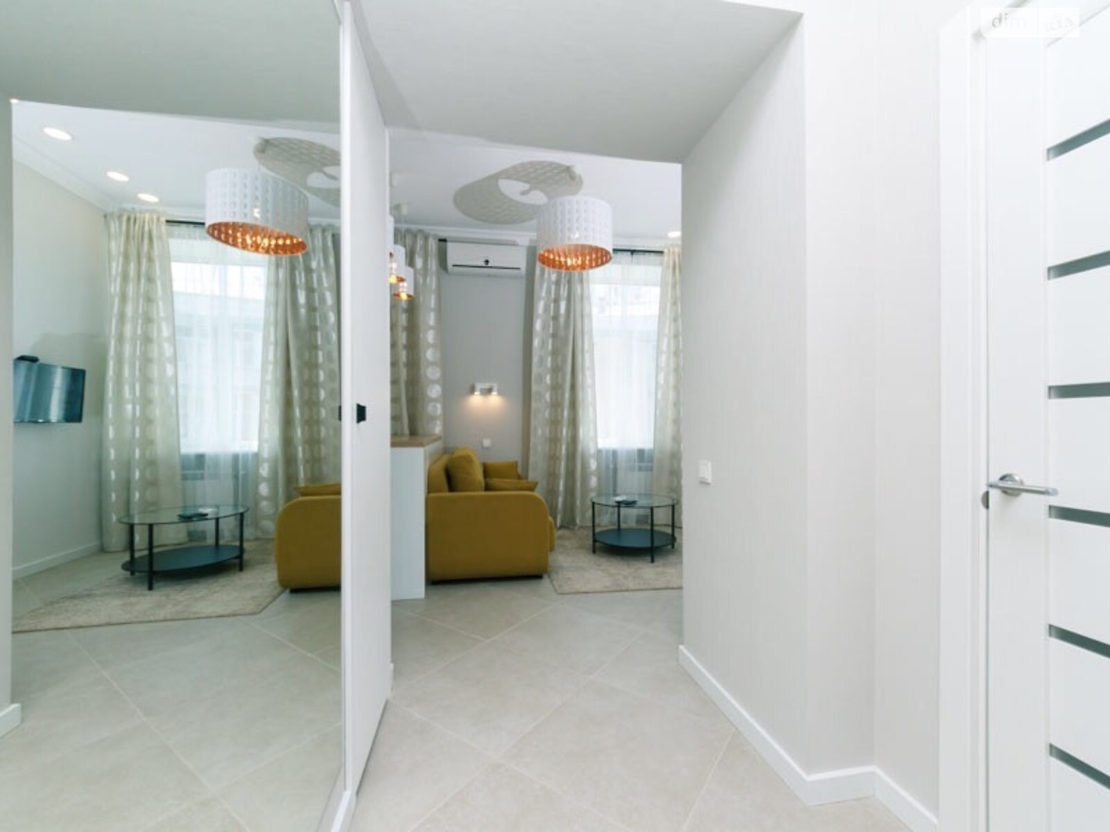 трехкомнатная квартира в Киеве, район Липки, на ул. Крещатик 21 в аренду на долгий срок помесячно фото 1 трехкомнатная квартира в Киеве, район Липки, на ул. Крещатик 21 в аренду на долгий срок помесячно фото 1