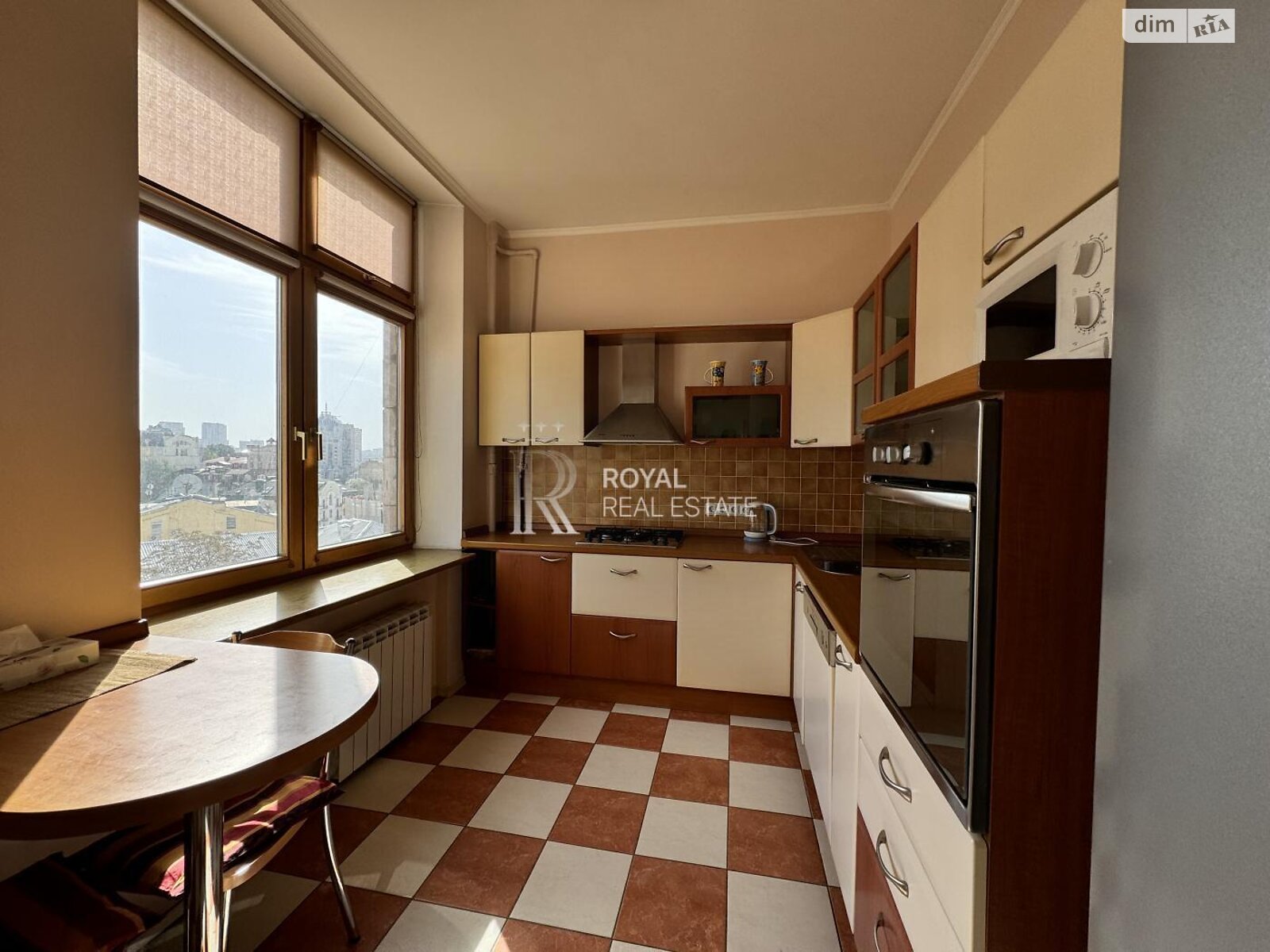 трехкомнатная квартира в Киеве, район Липки, на ул. Крещатик 25 в аренду на долгий срок помесячно фото 1