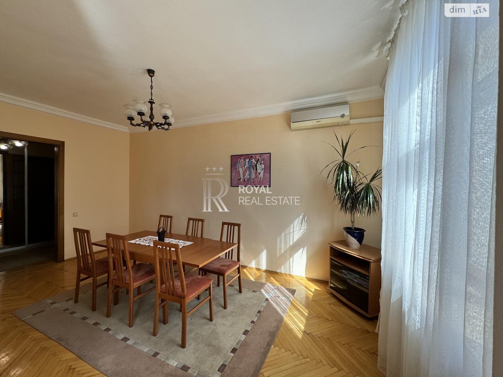 трехкомнатная квартира в Киеве, район Липки, на ул. Крещатик 25 в аренду на долгий срок помесячно фото 1