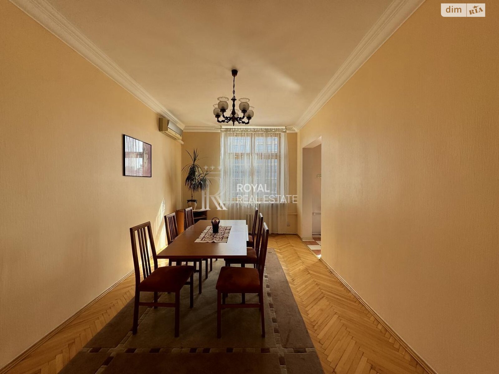 трехкомнатная квартира в Киеве, район Липки, на ул. Крещатик 25 в аренду на долгий срок помесячно фото 1