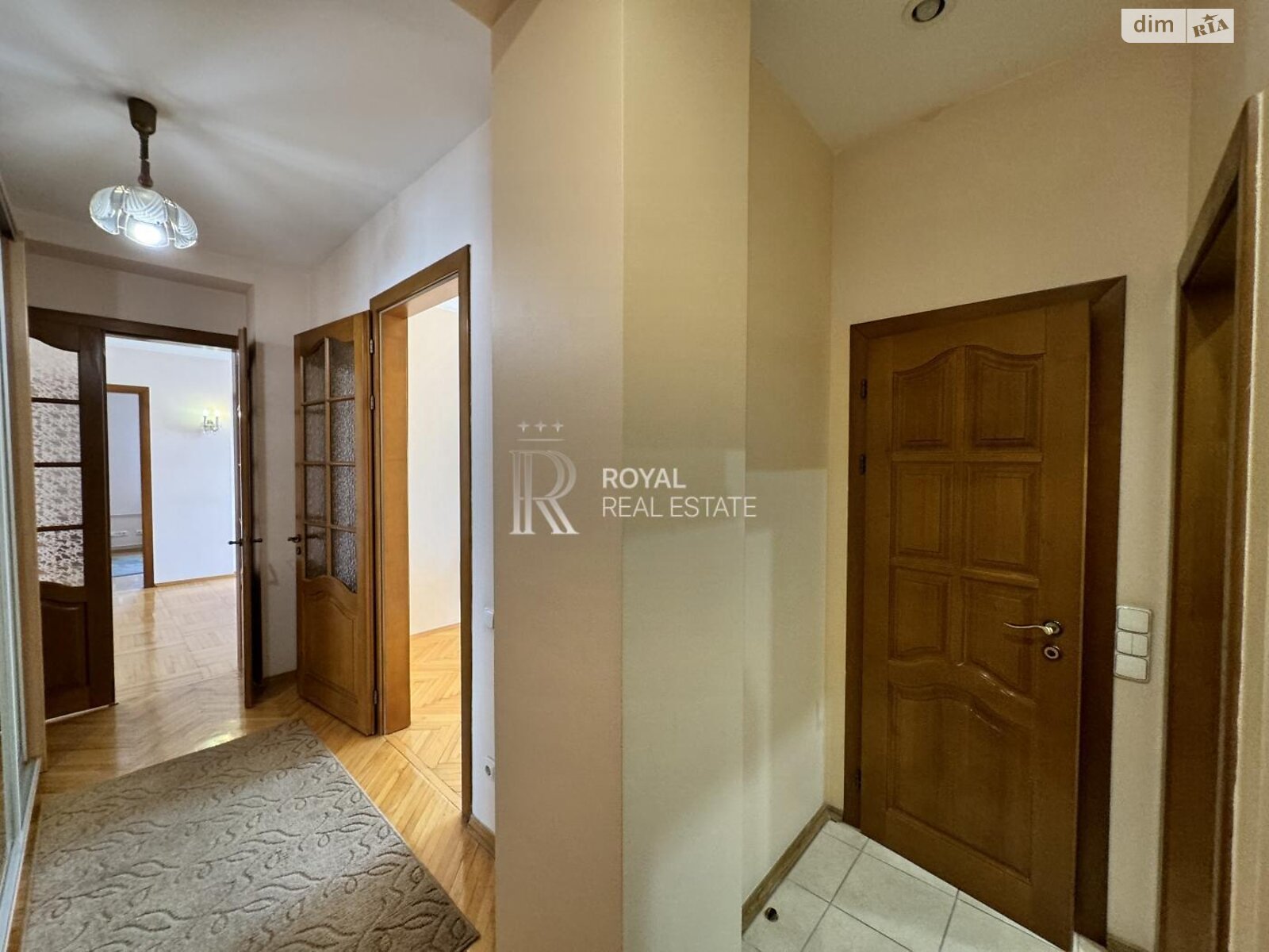 трехкомнатная квартира в Киеве, район Липки, на ул. Крещатик 25 в аренду на долгий срок помесячно фото 1