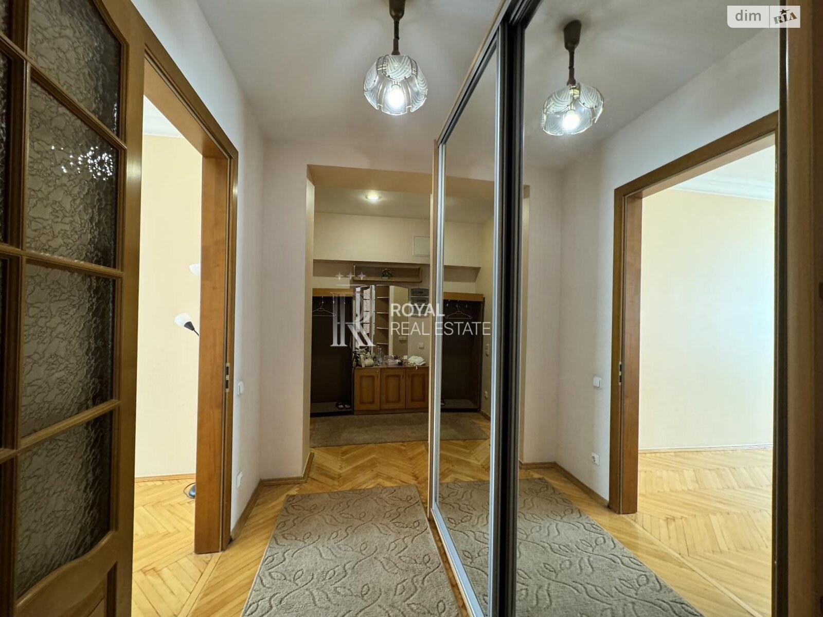 трехкомнатная квартира в Киеве, район Липки, на ул. Крещатик 25 в аренду на долгий срок помесячно фото 1