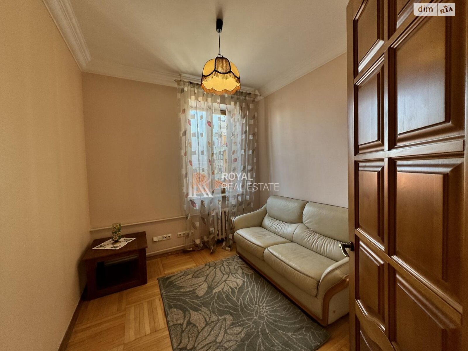 трехкомнатная квартира в Киеве, район Липки, на ул. Крещатик 25 в аренду на долгий срок помесячно фото 1