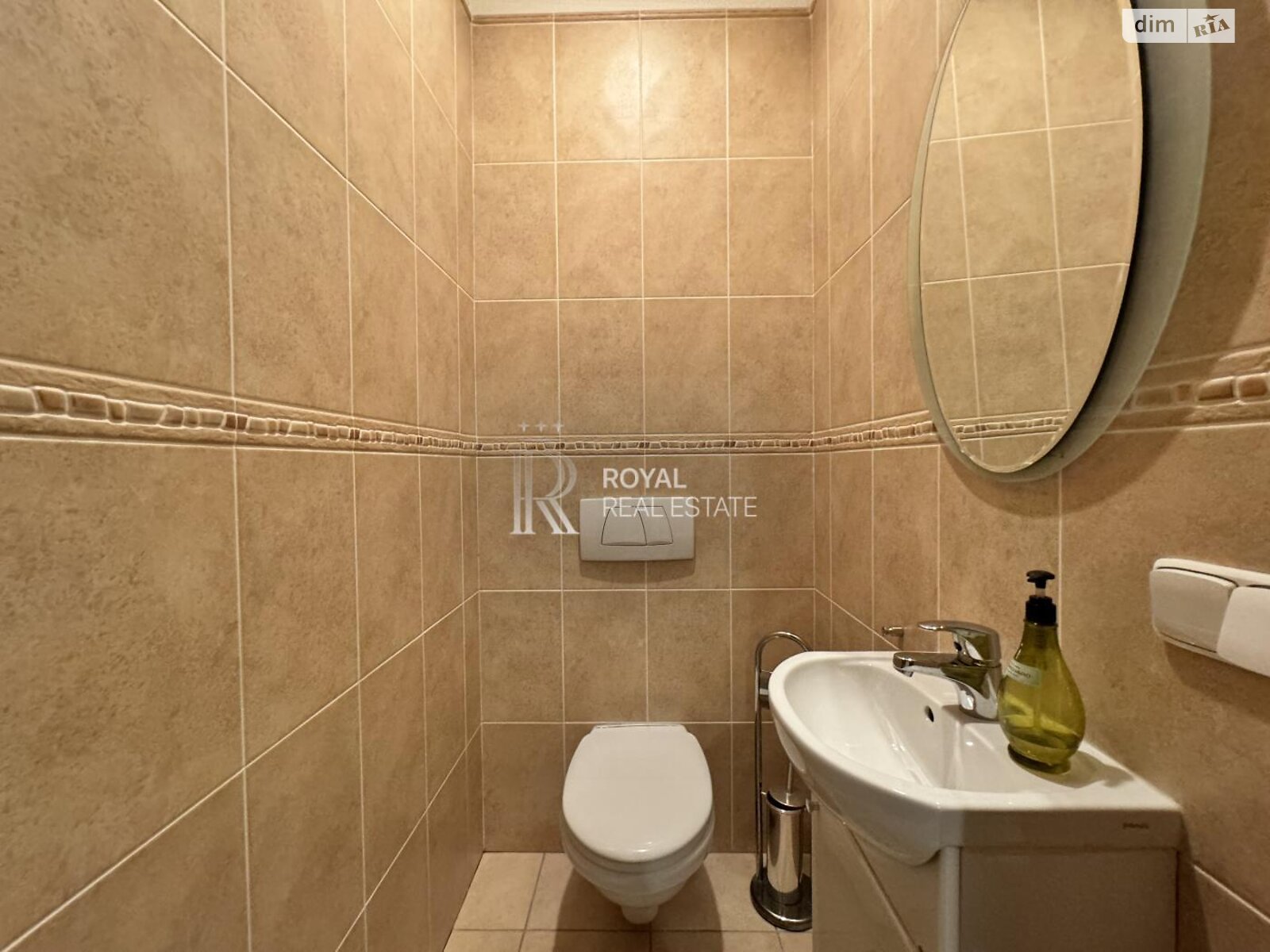 трехкомнатная квартира в Киеве, район Липки, на ул. Крещатик 25 в аренду на долгий срок помесячно фото 1