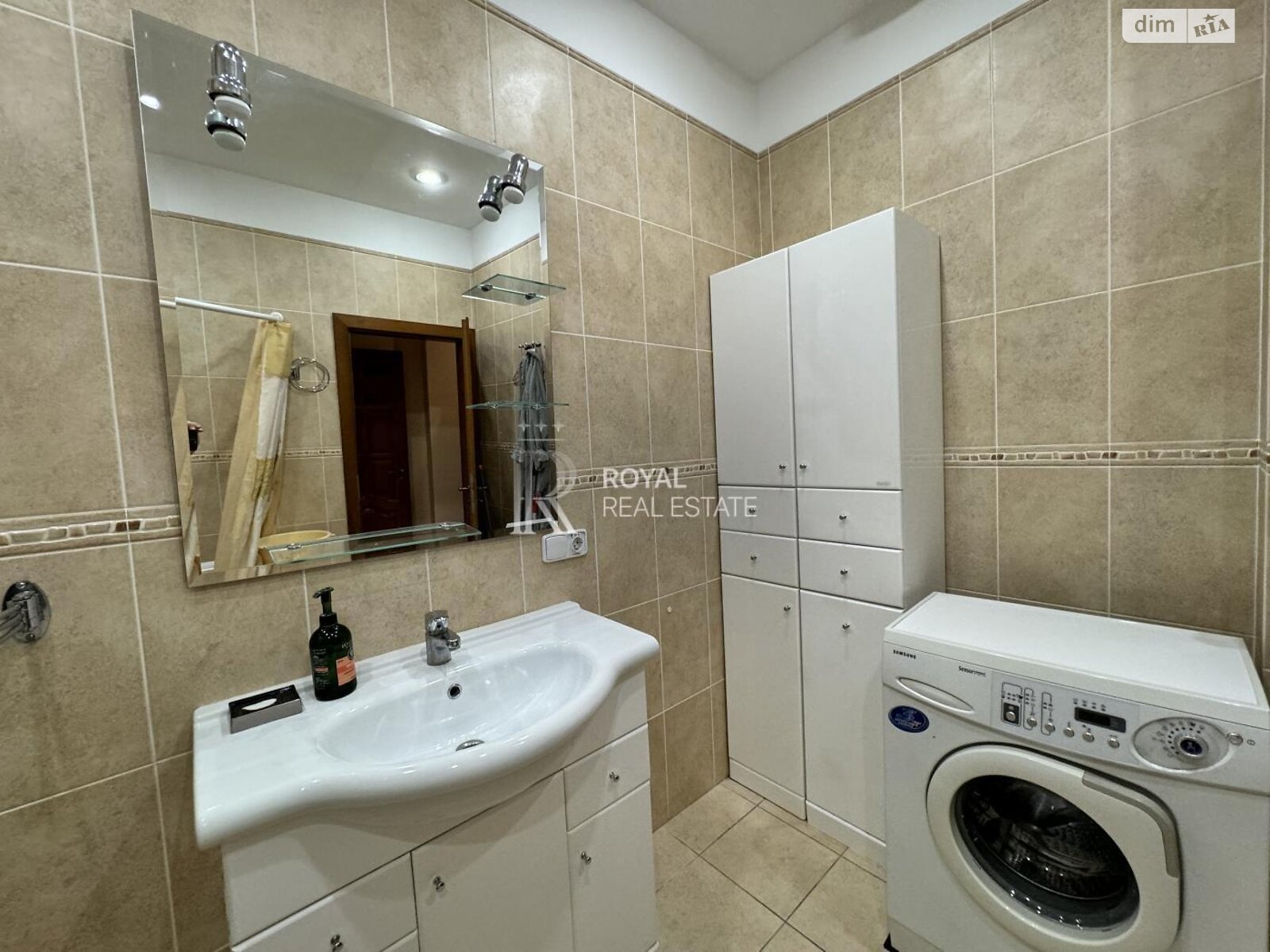 трехкомнатная квартира в Киеве, район Липки, на ул. Крещатик 25 в аренду на долгий срок помесячно фото 1