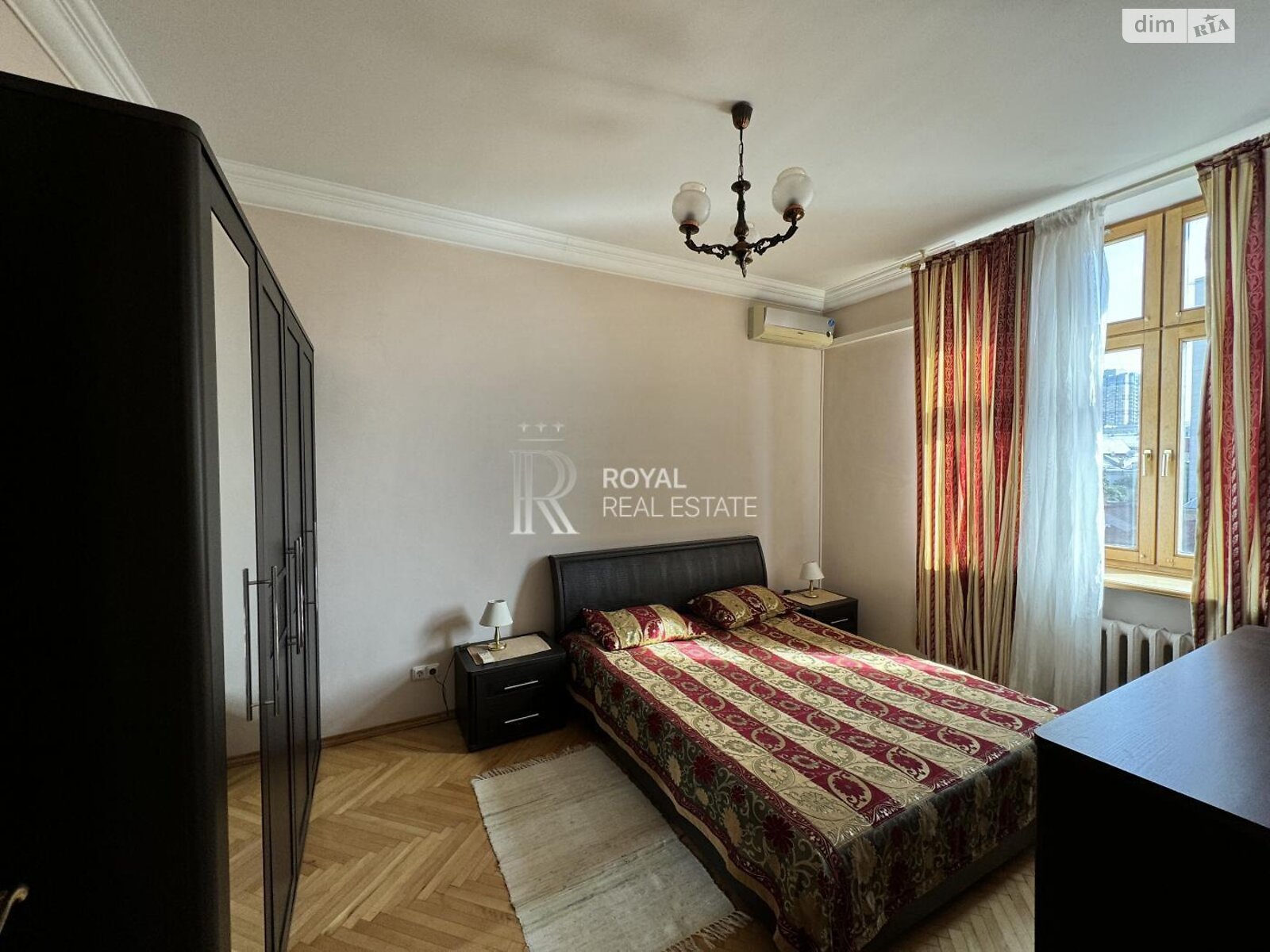 трехкомнатная квартира в Киеве, район Липки, на ул. Крещатик 25 в аренду на долгий срок помесячно фото 1