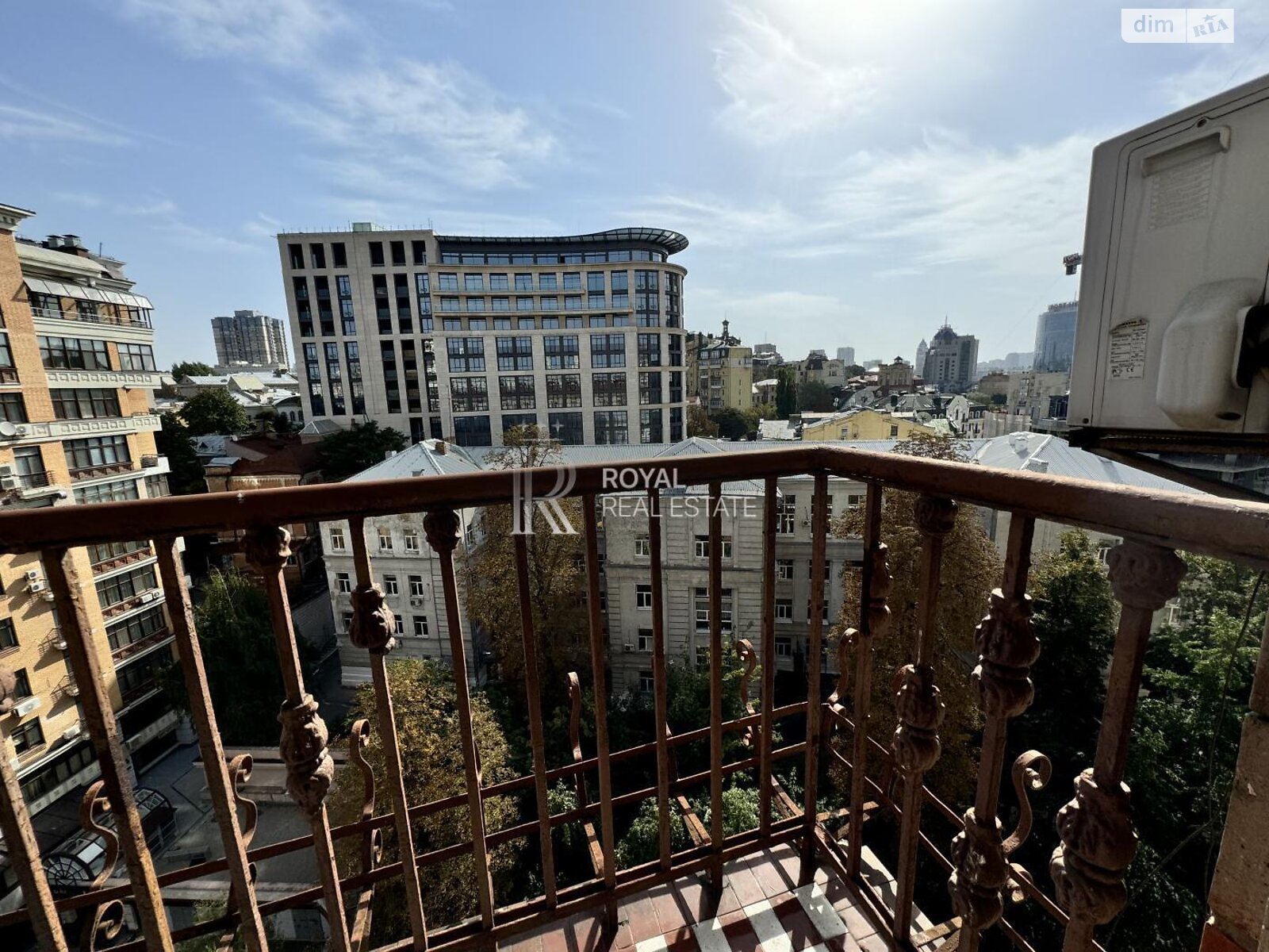 трехкомнатная квартира в Киеве, район Липки, на ул. Крещатик 25 в аренду на долгий срок помесячно фото 1