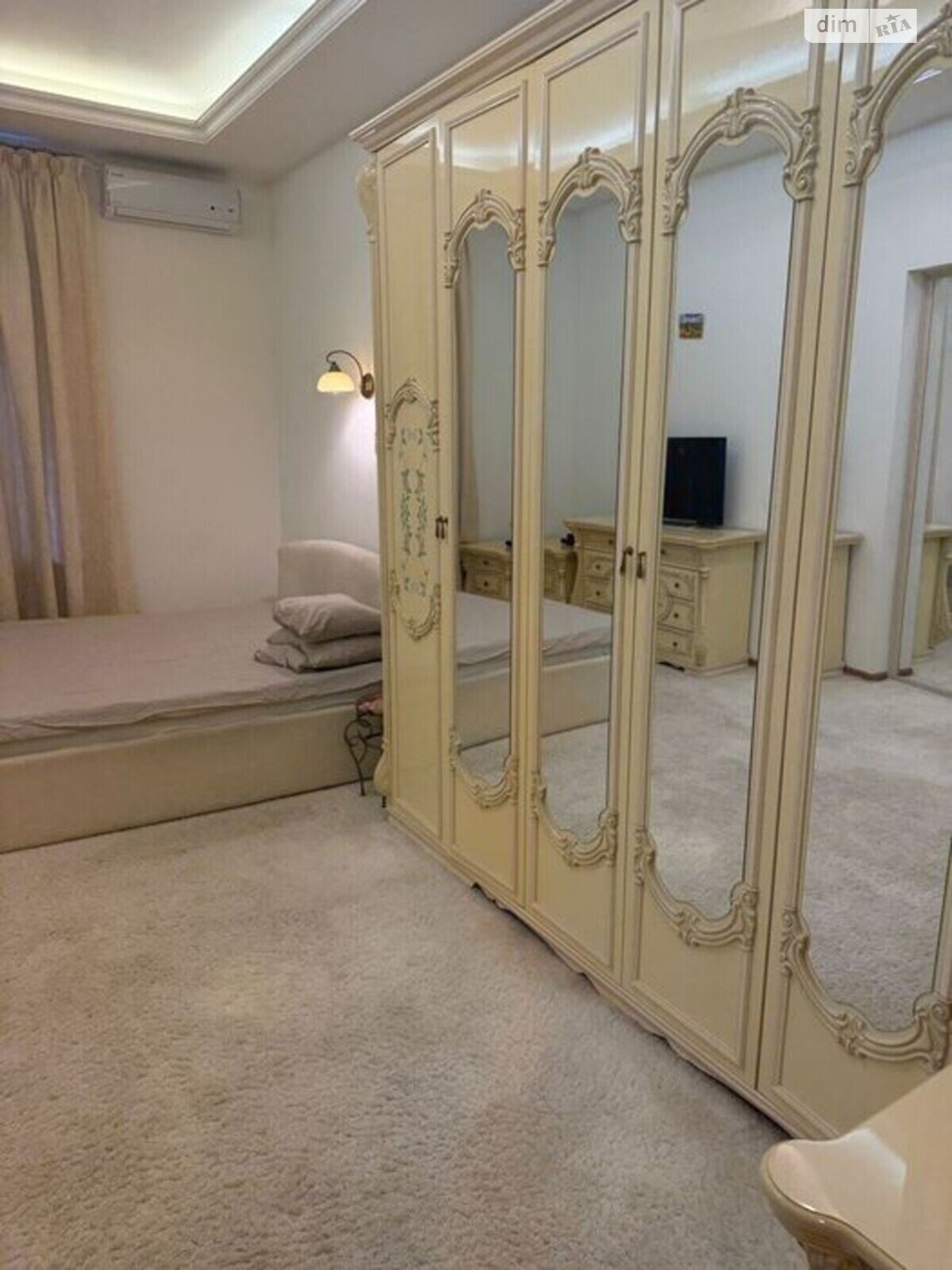 двухкомнатная квартира в Киеве, район Липки, на ул. Крещатик 15 в аренду на долгий срок помесячно фото 1