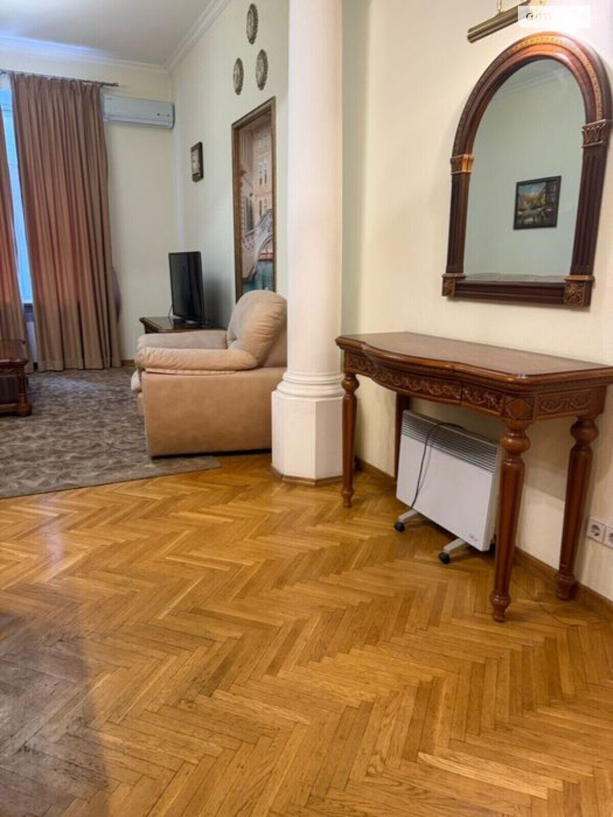 двухкомнатная квартира в Киеве, район Липки, на ул. Крещатик 15 в аренду на долгий срок помесячно фото 1