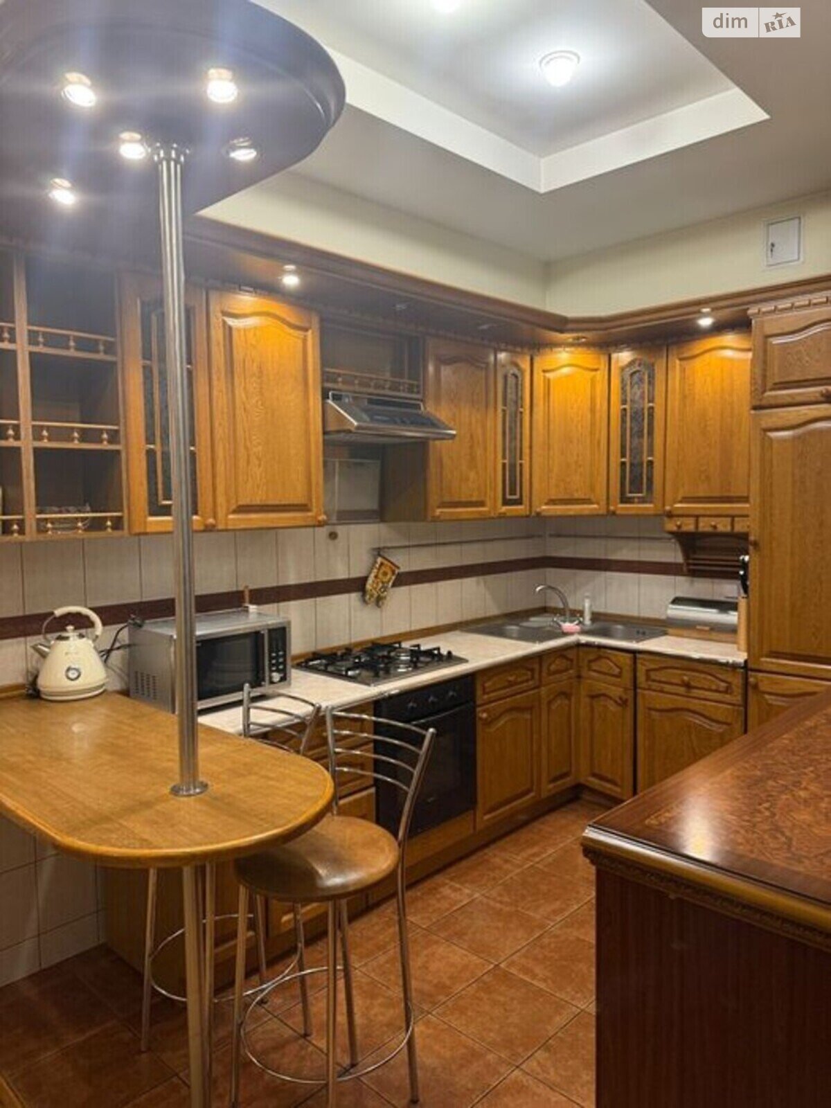 двухкомнатная квартира в Киеве, район Липки, на ул. Крещатик 15 в аренду на долгий срок помесячно фото 1