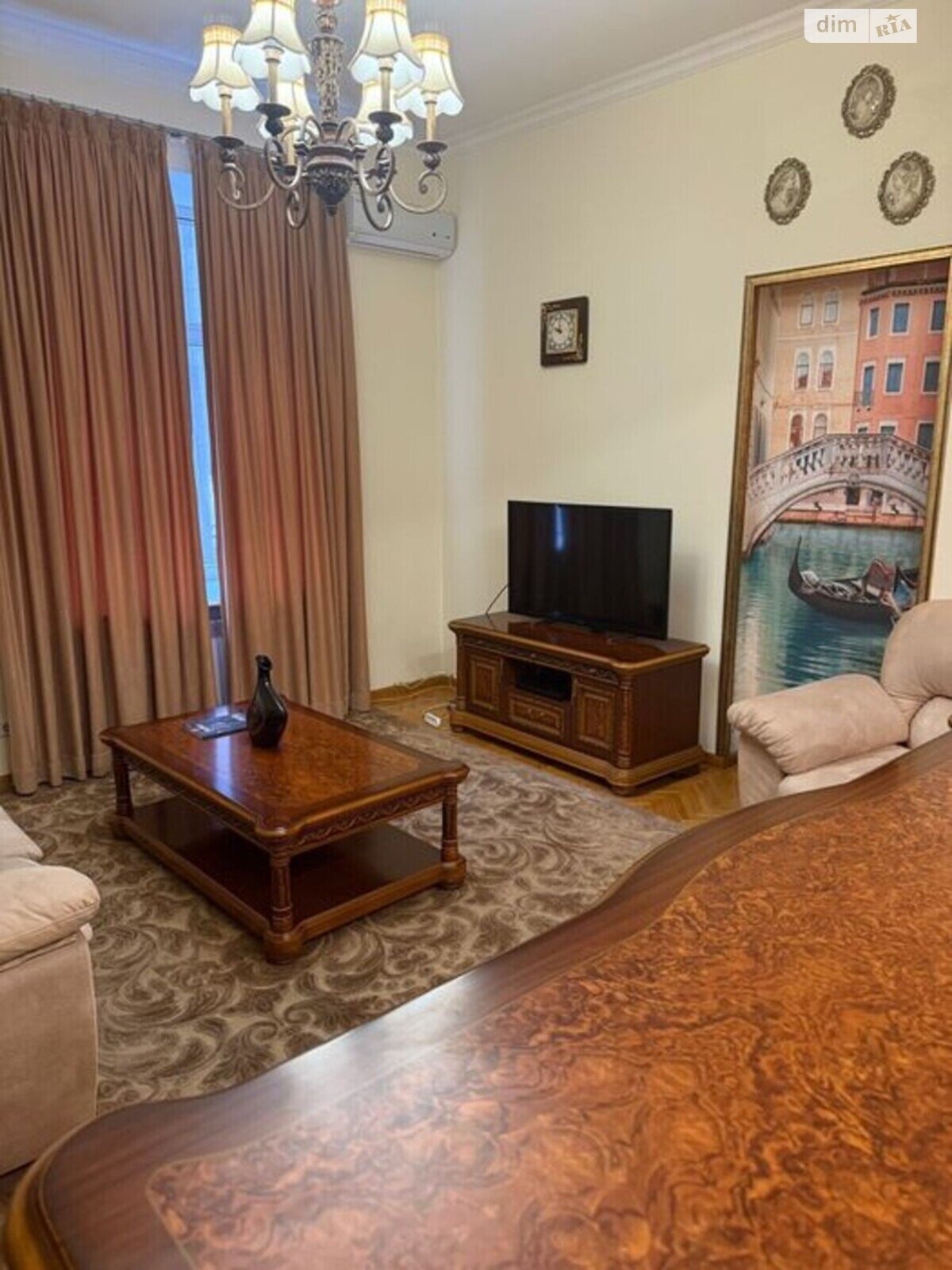 двухкомнатная квартира в Киеве, район Липки, на ул. Крещатик 15 в аренду на долгий срок помесячно фото 1