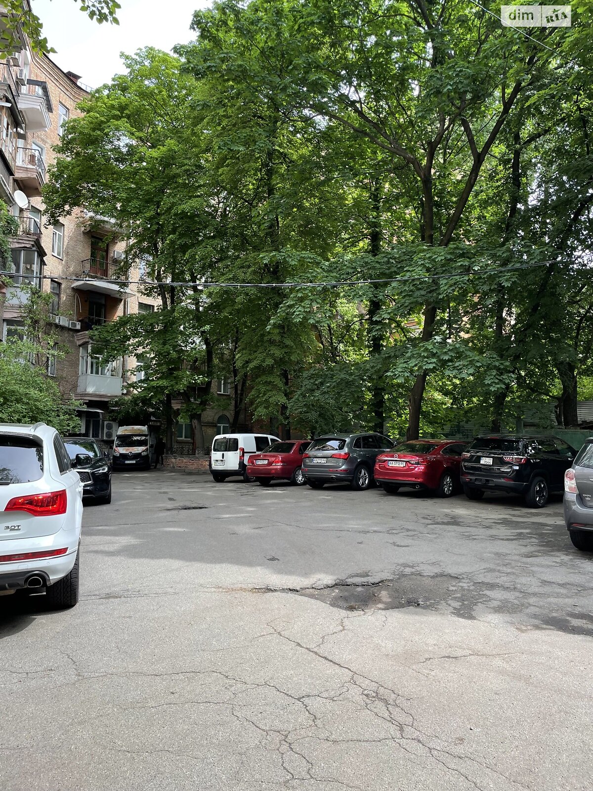 трехкомнатная квартира в Киеве, район Липки, на ул. Заньковецкой 6 в аренду на долгий срок помесячно фото 1 трехкомнатная квартира в Киеве, район Липки, на ул. Заньковецкой 6 в аренду на долгий срок помесячно фото 1