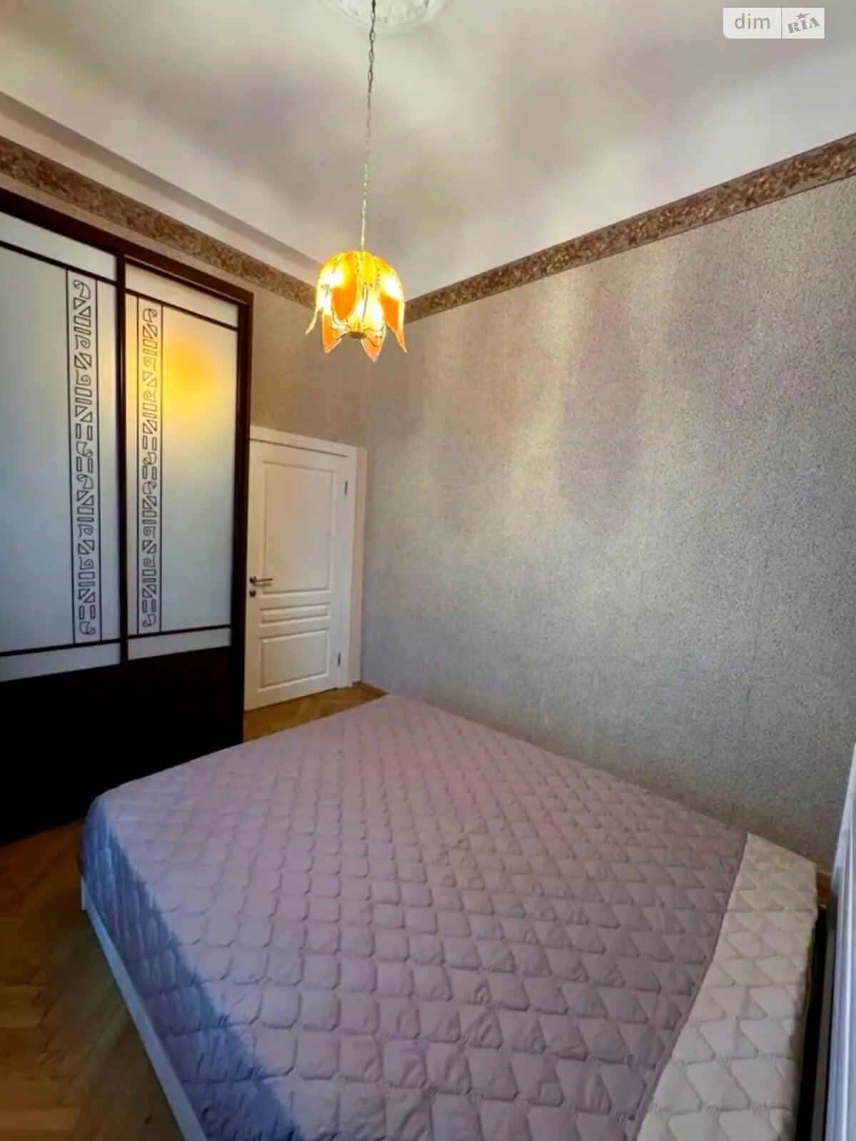 трехкомнатная квартира в Киеве, район Липки, на ул. Лютеранская 11Б в аренду на долгий срок помесячно фото 1