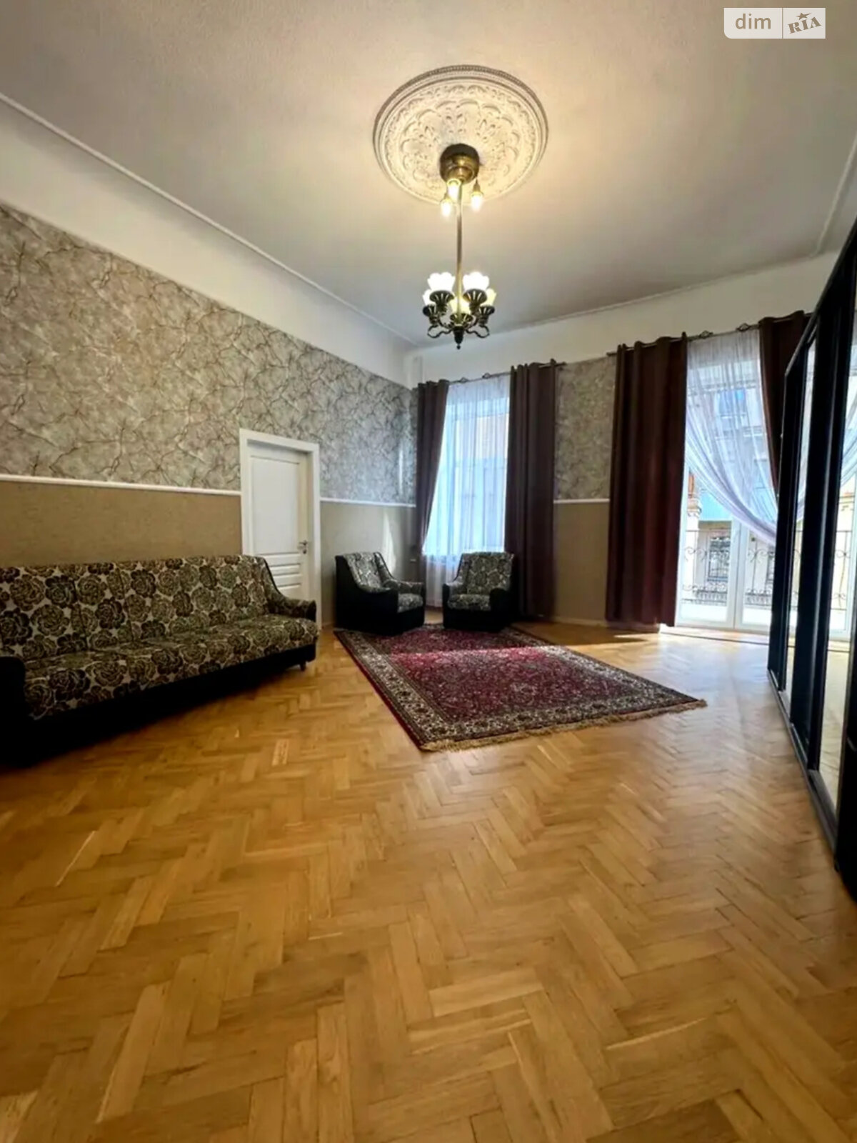 трехкомнатная квартира в Киеве, район Липки, на ул. Лютеранская 11Б в аренду на долгий срок помесячно фото 1