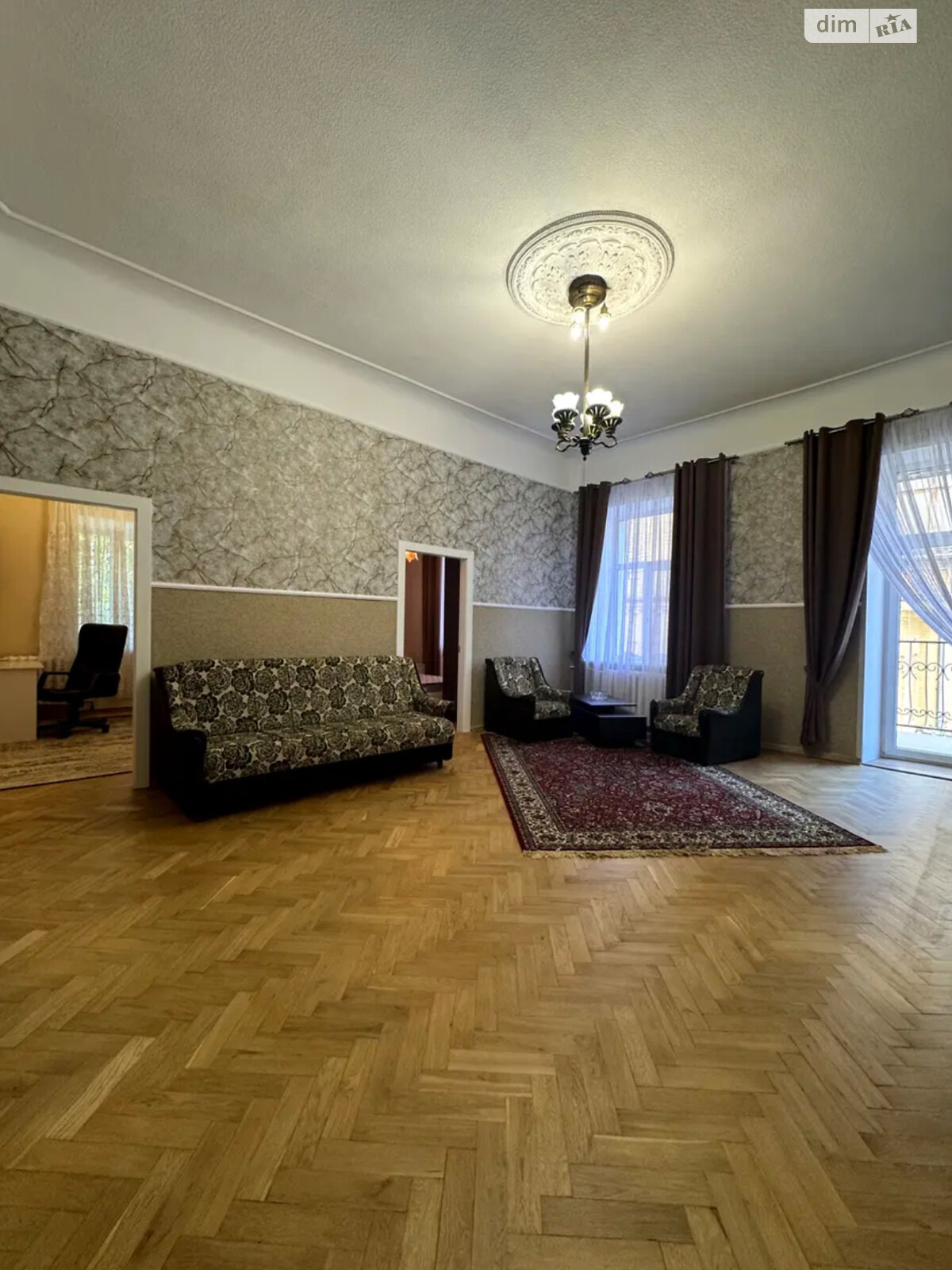 трехкомнатная квартира в Киеве, район Липки, на ул. Лютеранская 11Б в аренду на долгий срок помесячно фото 1