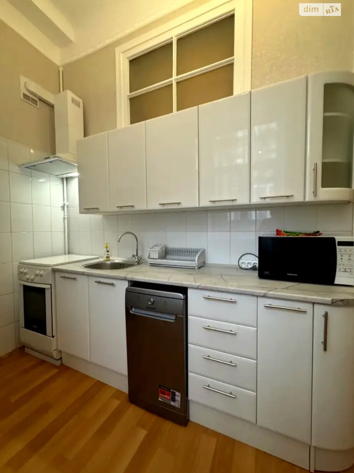 трехкомнатная квартира в Киеве, район Липки, на ул. Лютеранская 11Б в аренду на долгий срок помесячно фото 1