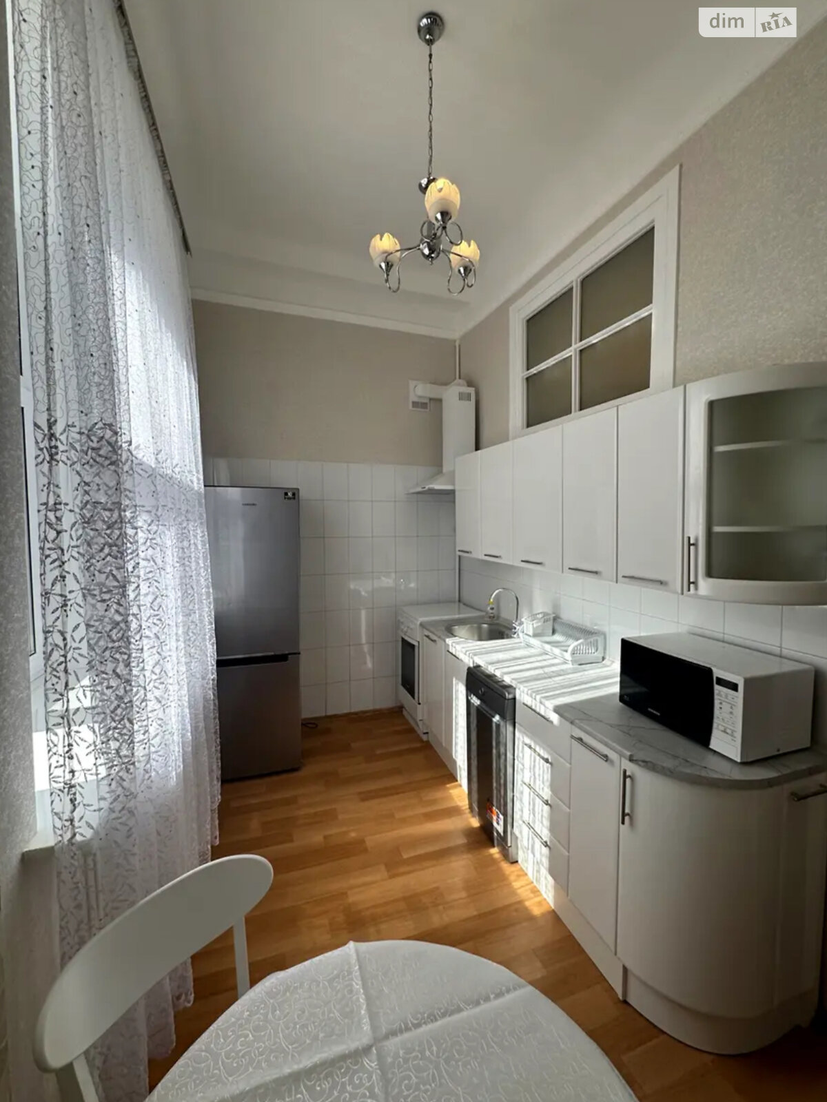 трехкомнатная квартира в Киеве, район Липки, на ул. Лютеранская 11Б в аренду на долгий срок помесячно фото 1