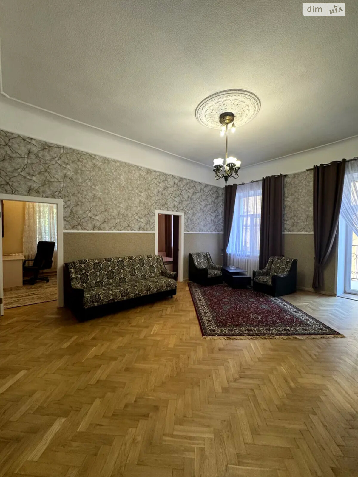 трехкомнатная квартира в Киеве, район Липки, на ул. Лютеранская 11Б в аренду на долгий срок помесячно фото 1