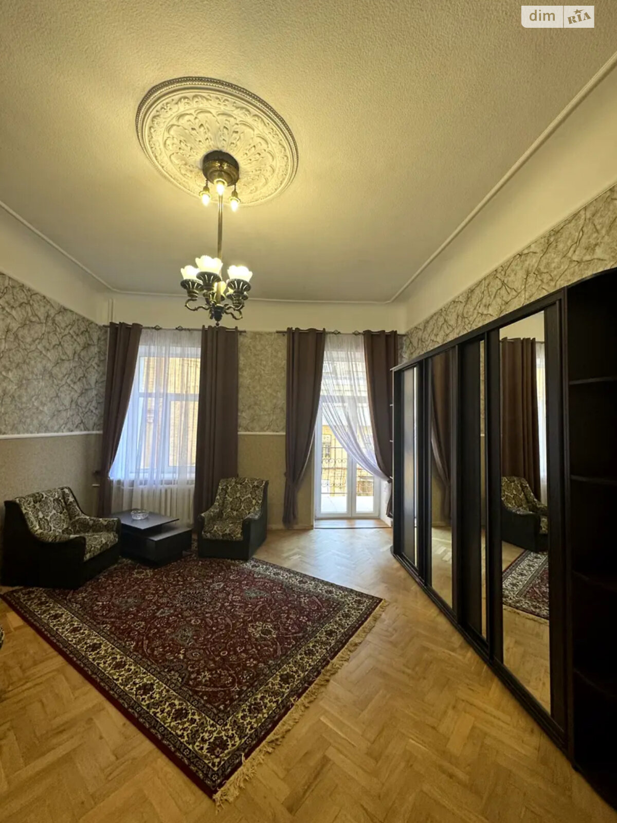 трехкомнатная квартира в Киеве, район Липки, на ул. Лютеранская 11Б в аренду на долгий срок помесячно фото 1