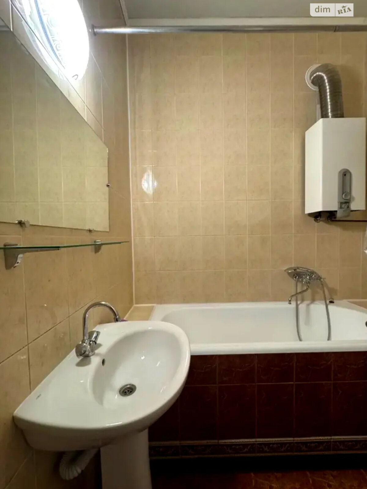 трехкомнатная квартира в Киеве, район Липки, на ул. Лютеранская 11Б в аренду на долгий срок помесячно фото 1