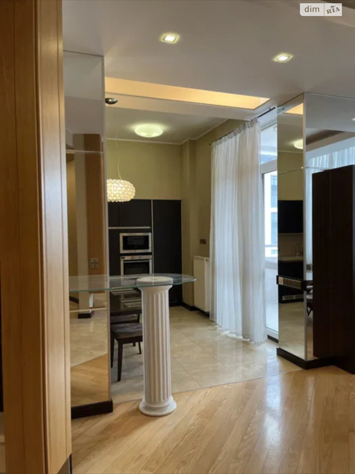 четырехкомнатная квартира в Киеве, район Липки, на ул. Лютеранская 10А в аренду на долгий срок помесячно фото 1