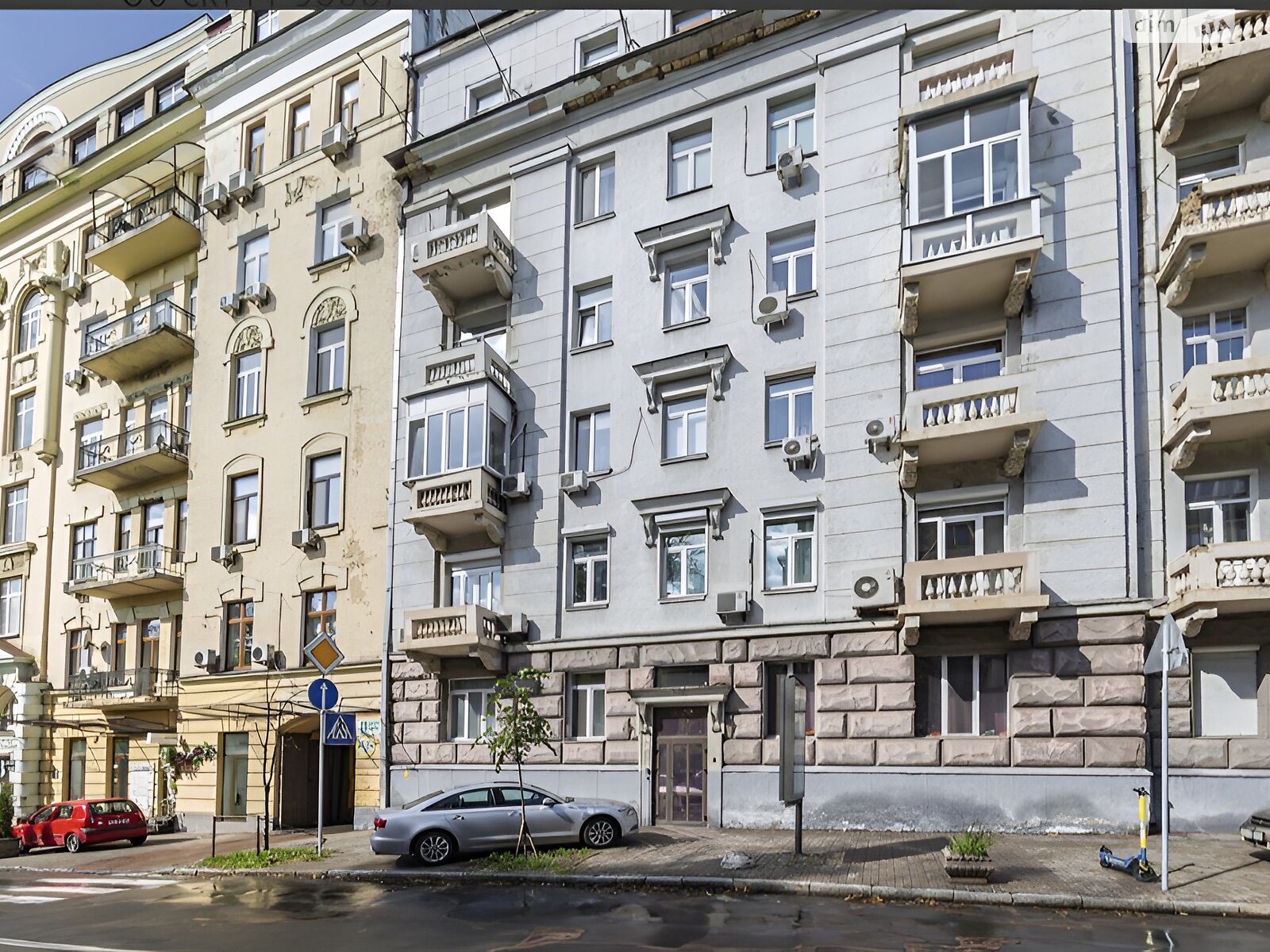трикімнатна квартира в Києві, район Липки, на вул. Шовковична 32/34 в довготривалу оренду помісячно фото 1 трикімнатна квартира в Києві, район Липки, на вул. Шовковична 32/34 в довготривалу оренду помісячно фото 1